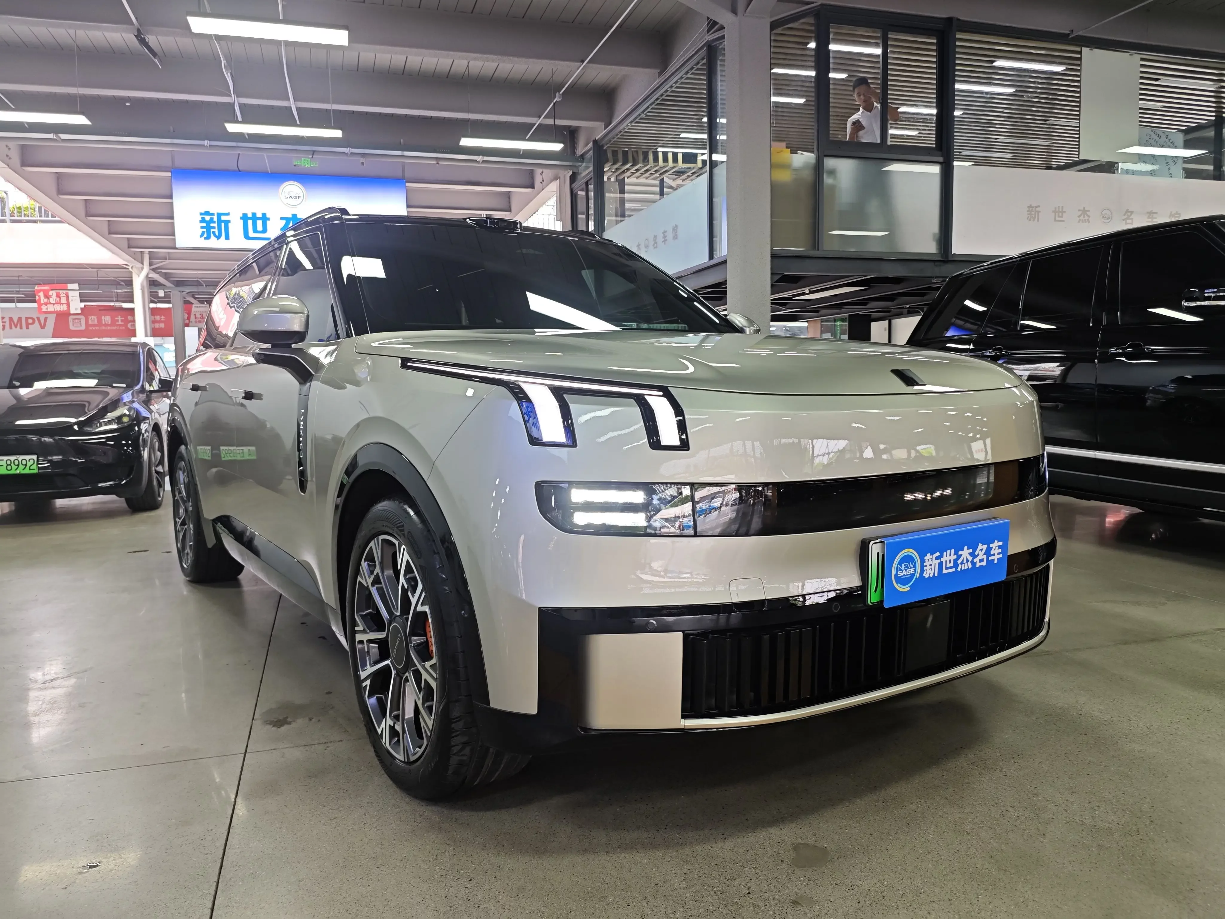 Lynk & Co 900