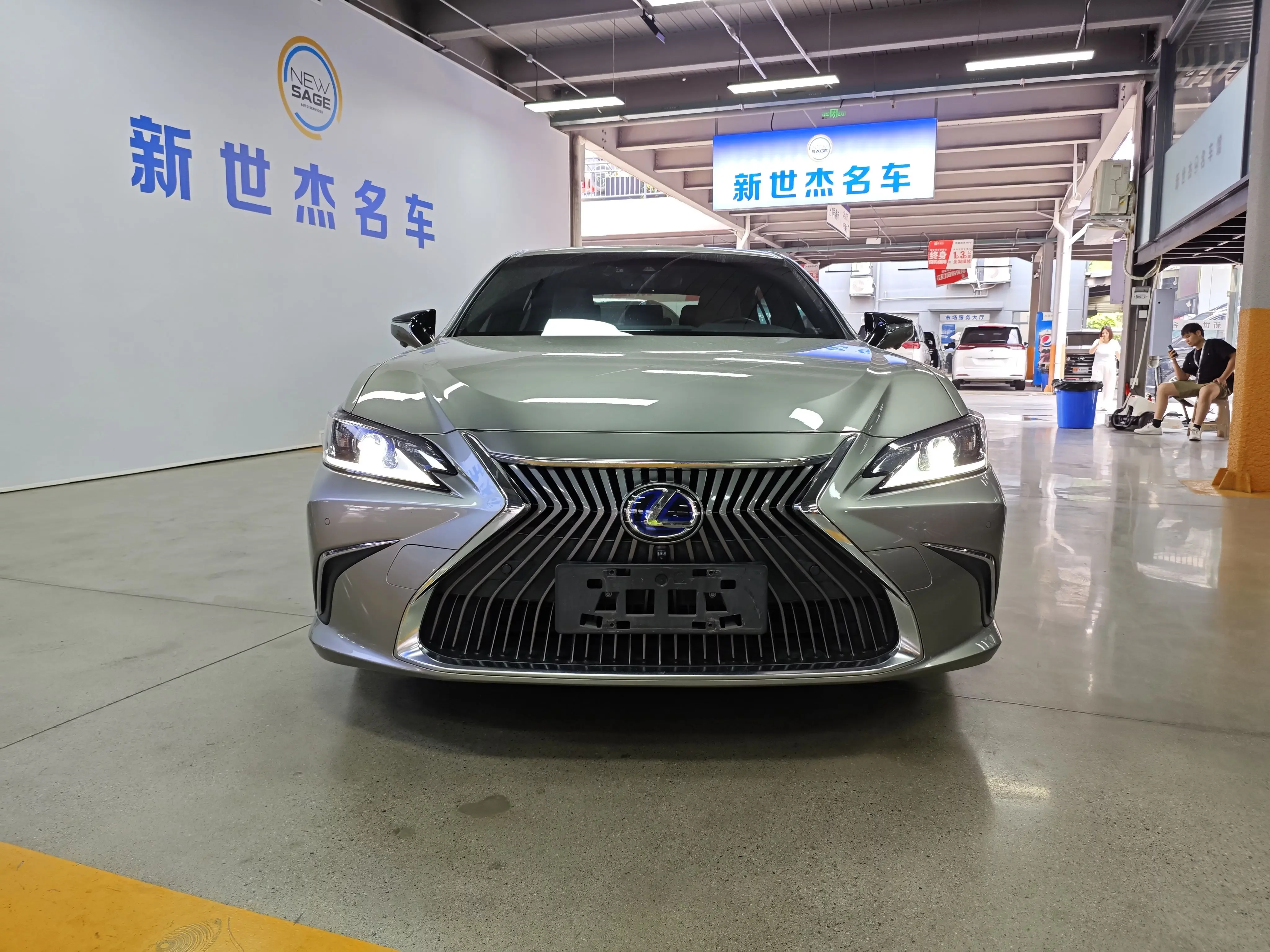 Lexus ES