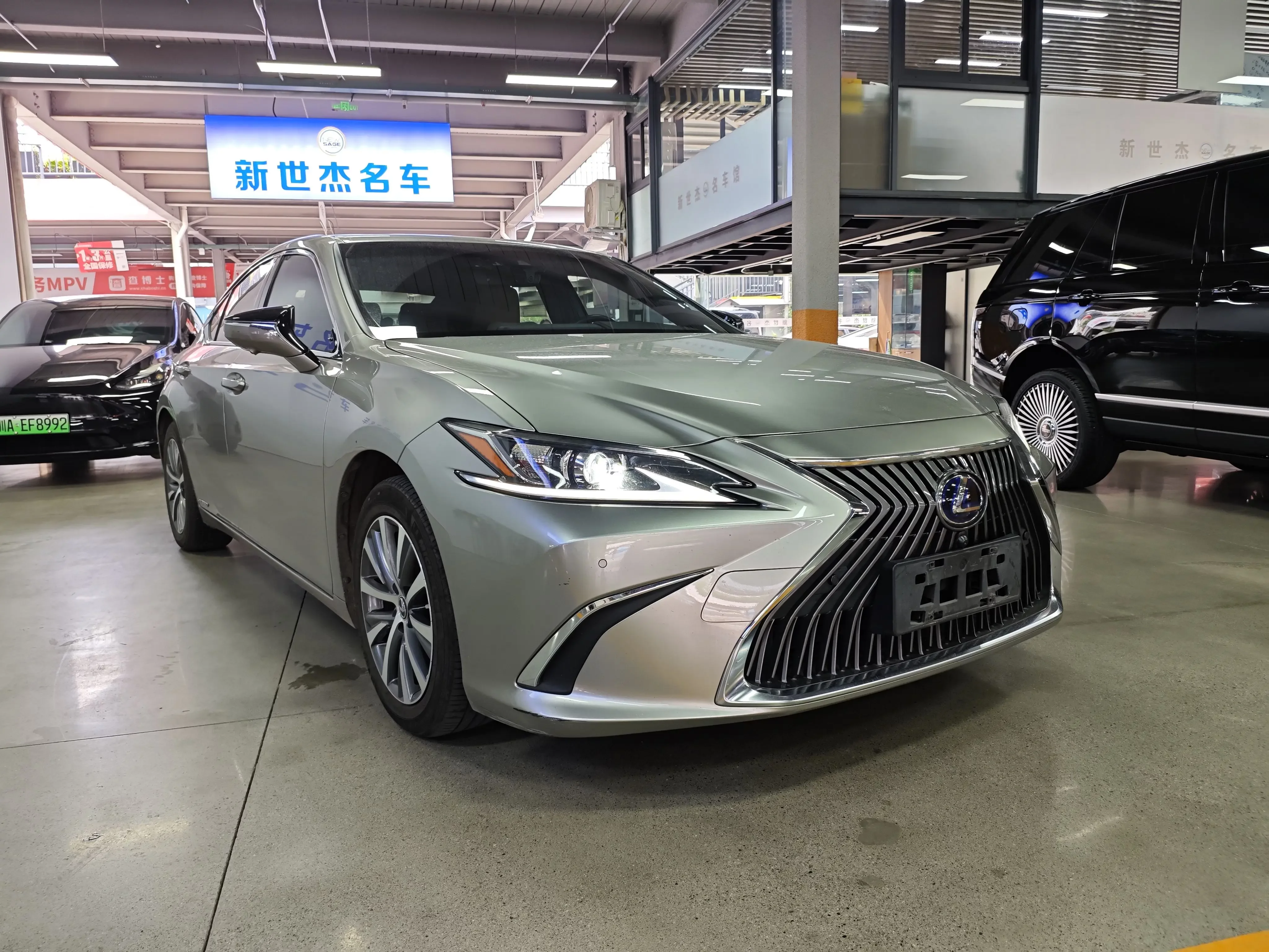 Lexus ES