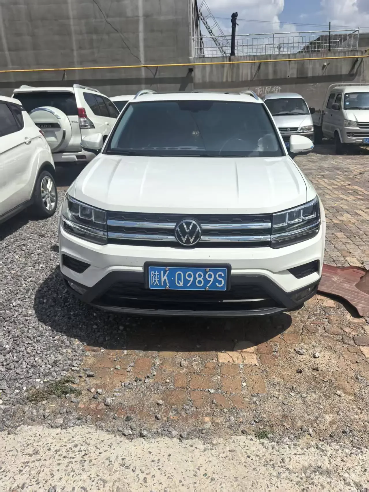 Volkswagen Tharu
