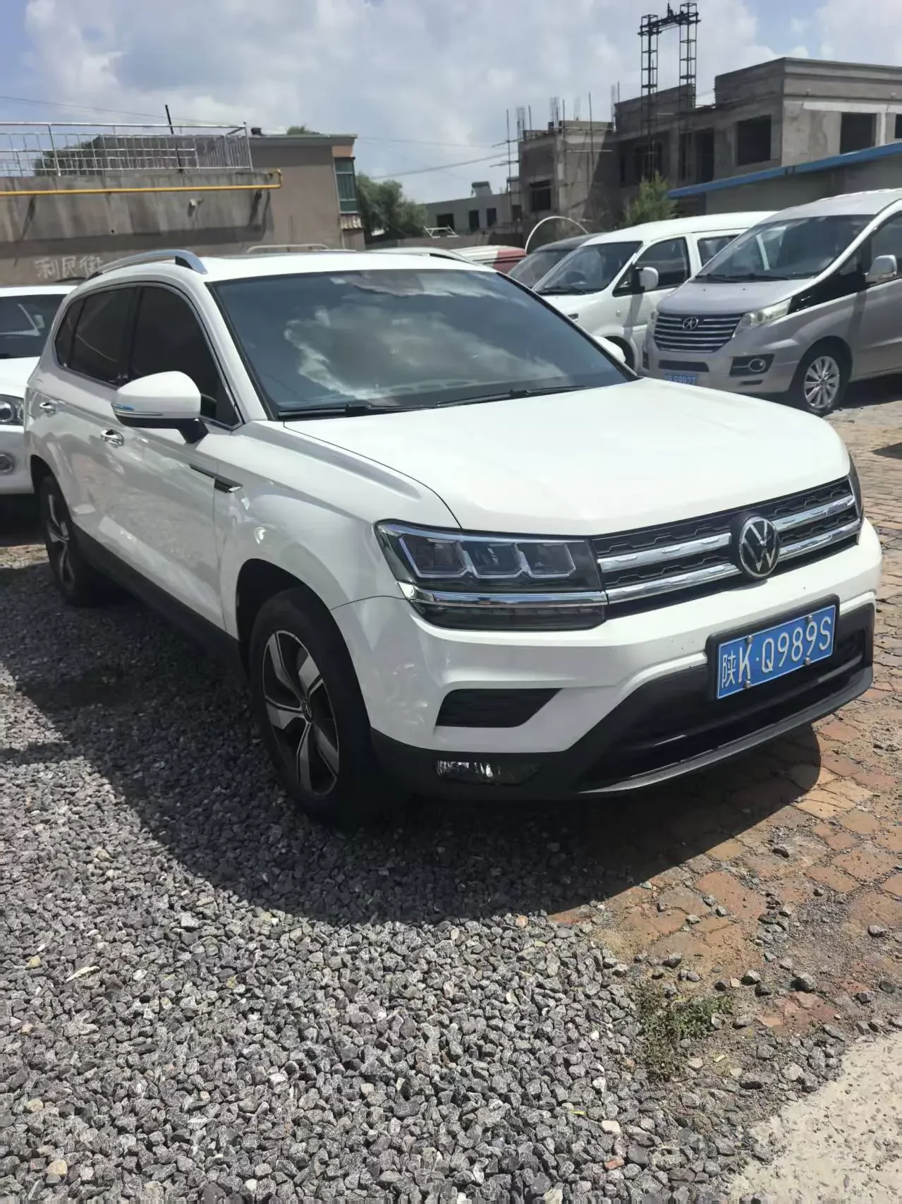 Volkswagen Tharu