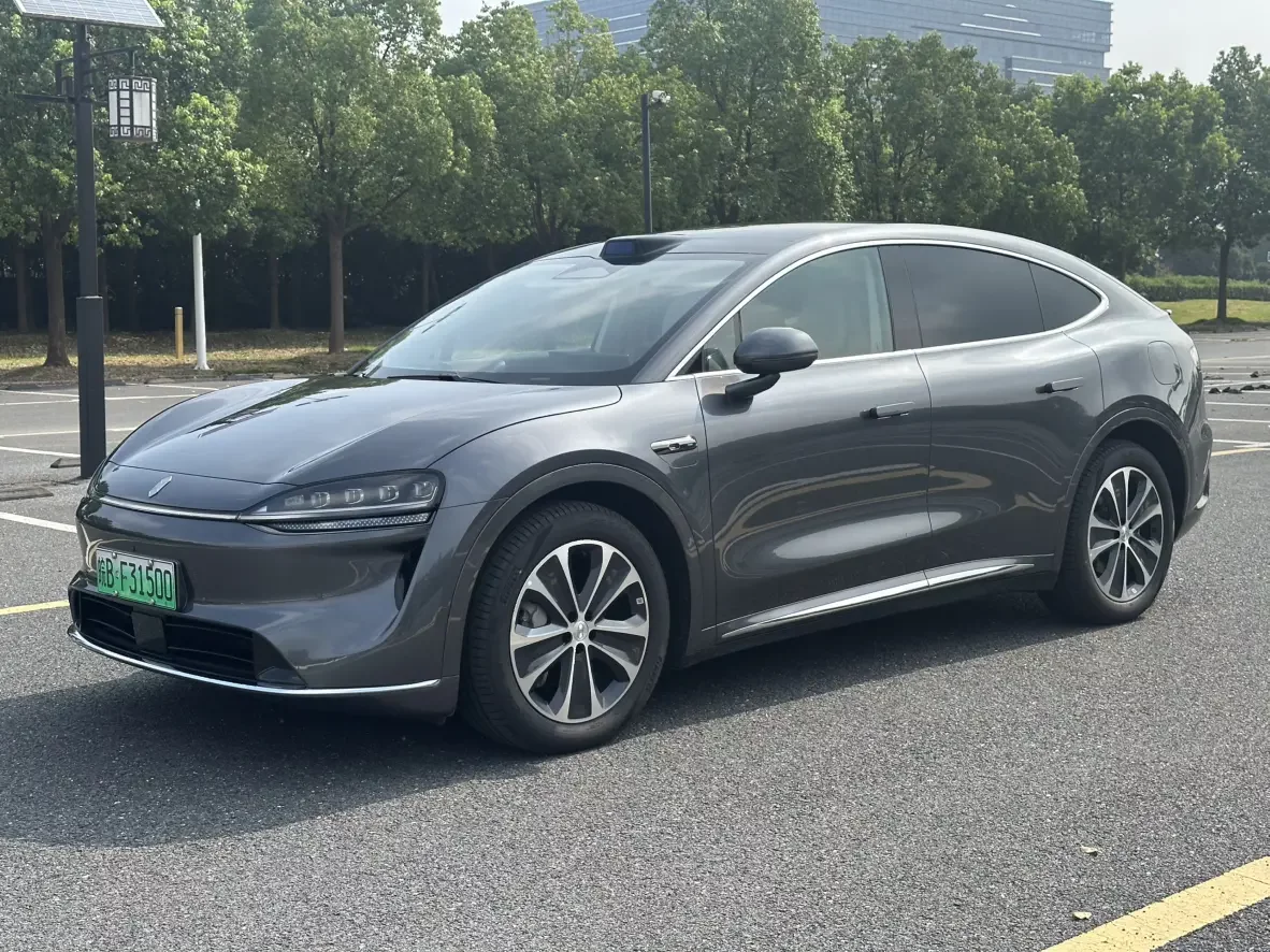 Luxeed Zhijie R7