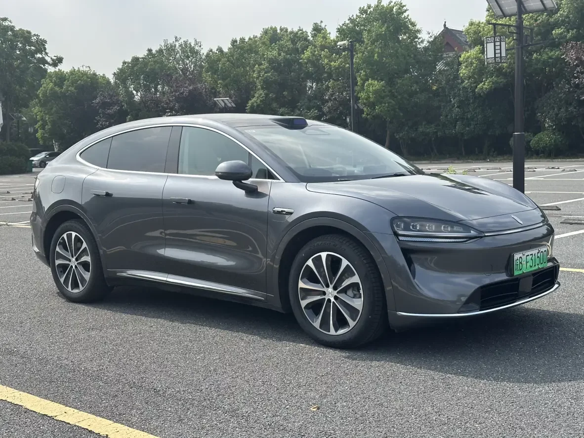 Luxeed Zhijie R7
