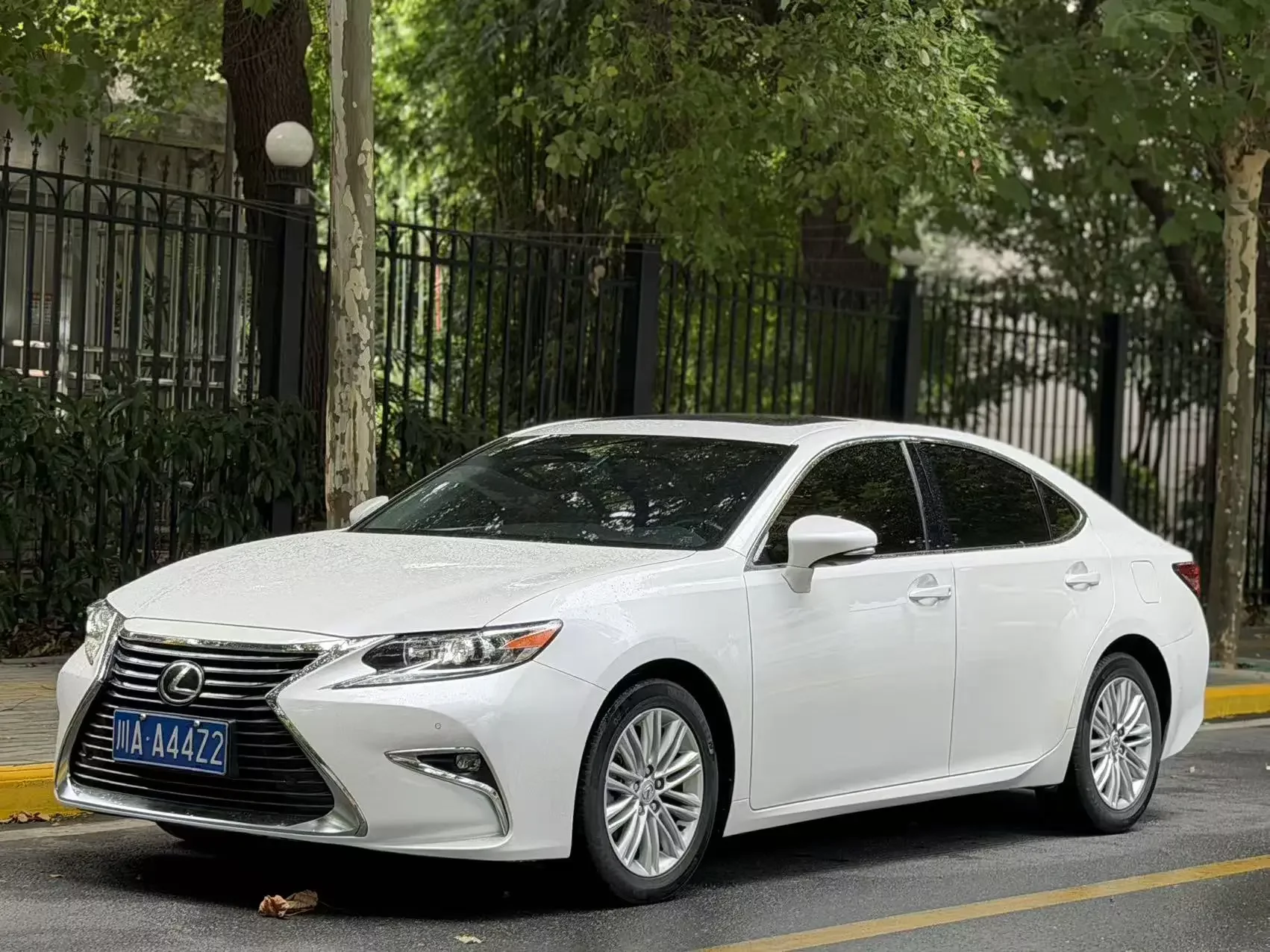 Lexus ES
