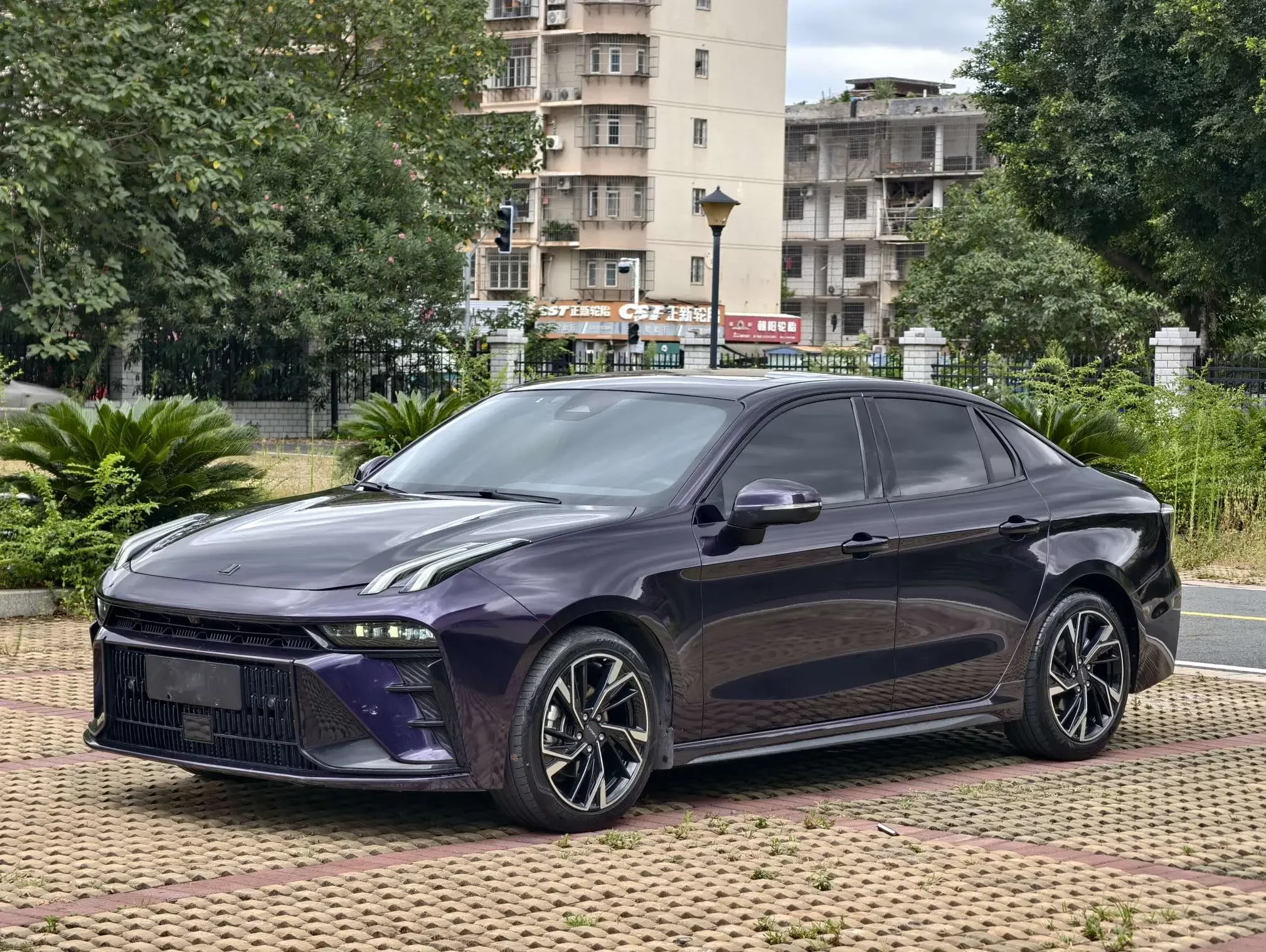 Lynk & Co 03