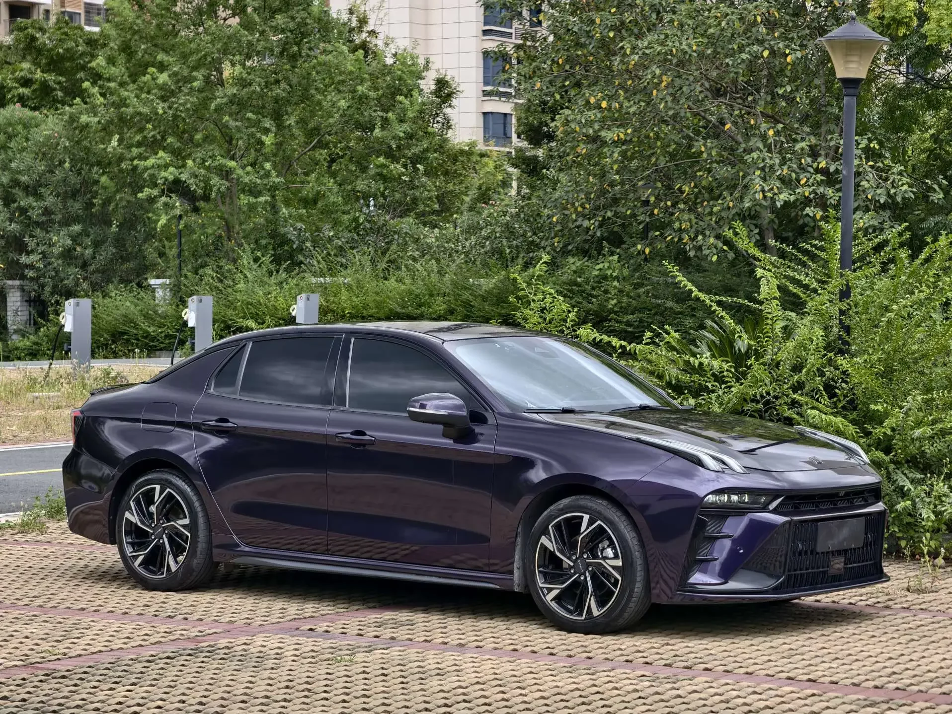 Lynk & Co 03