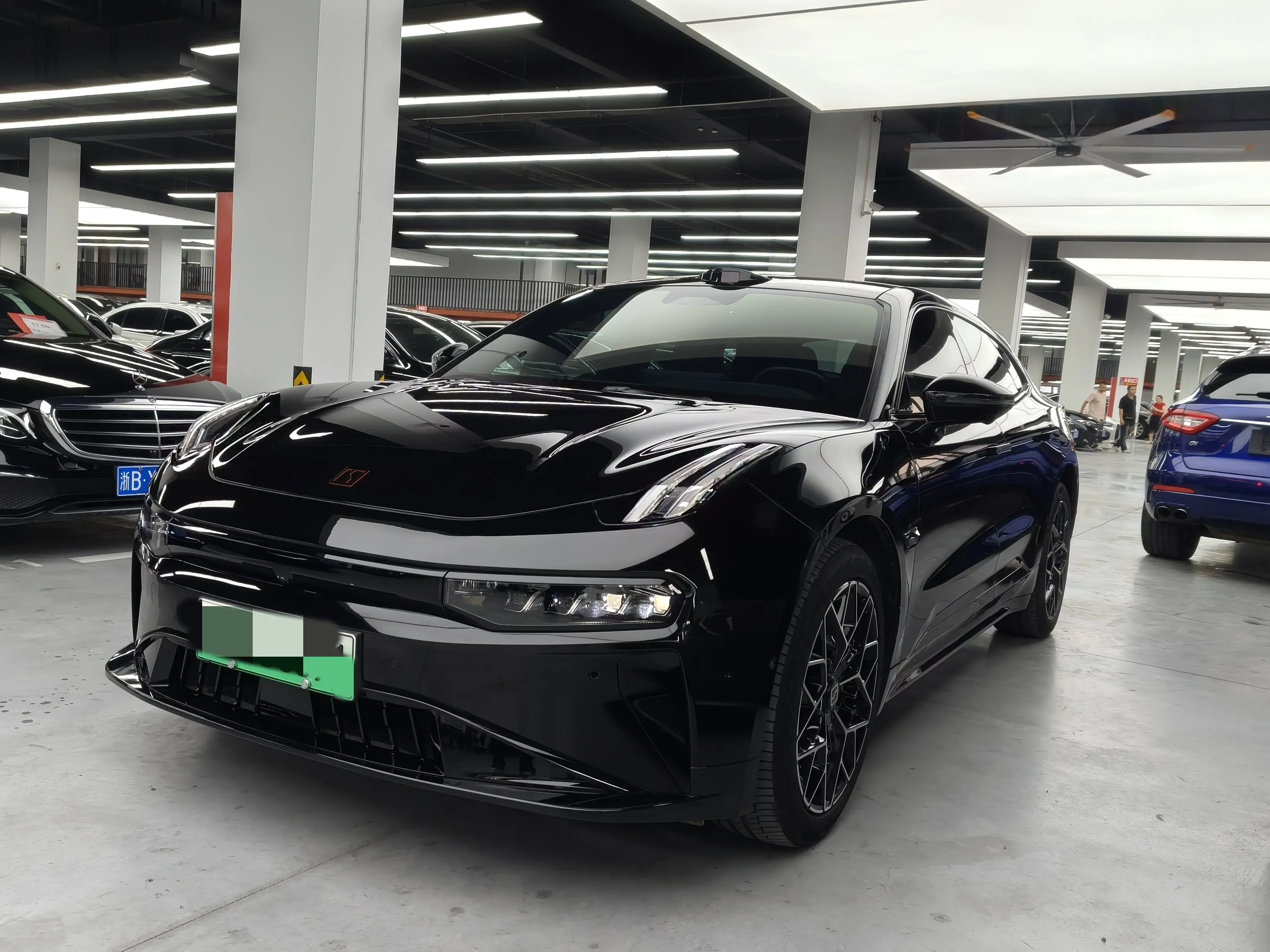 ZEEKR 001