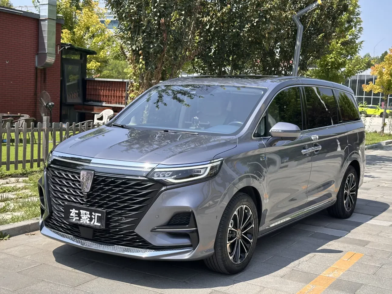 Roewe iMAX8