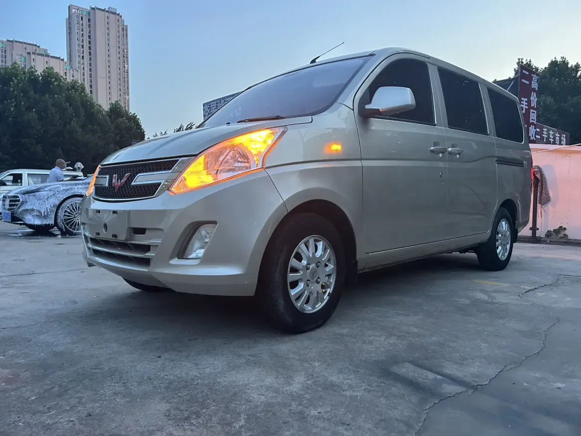 Wuling Rongguang V