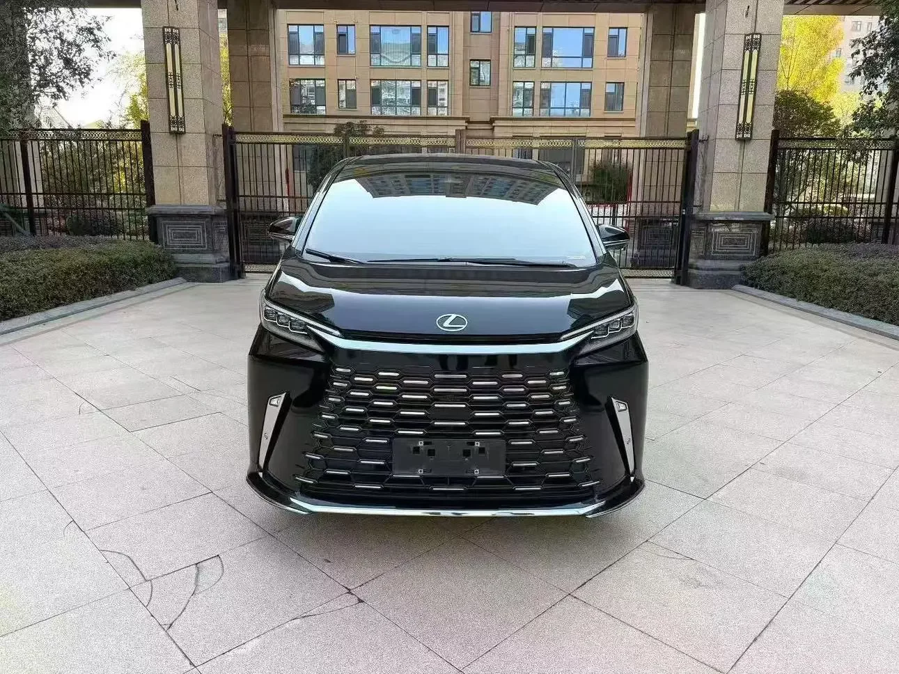 Lexus LM