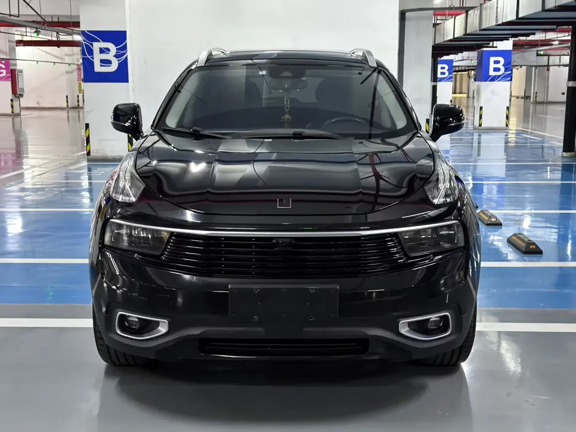 Lynk & Co 01