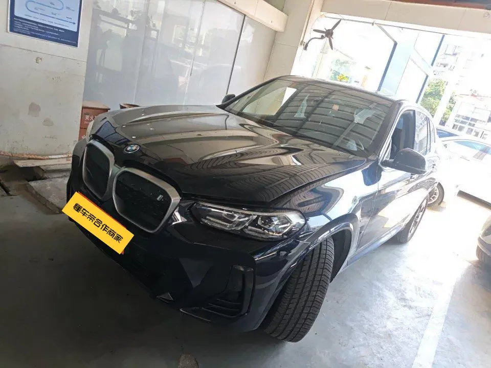 BMW iX3