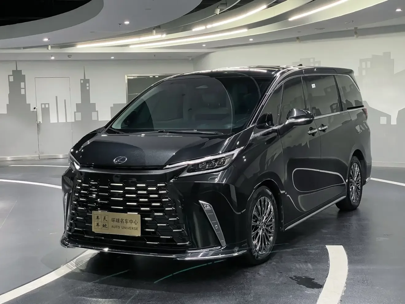 Lexus LM