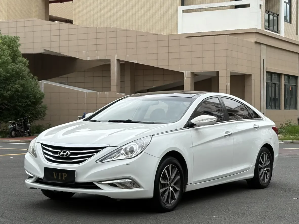 Hyundai sonata eight