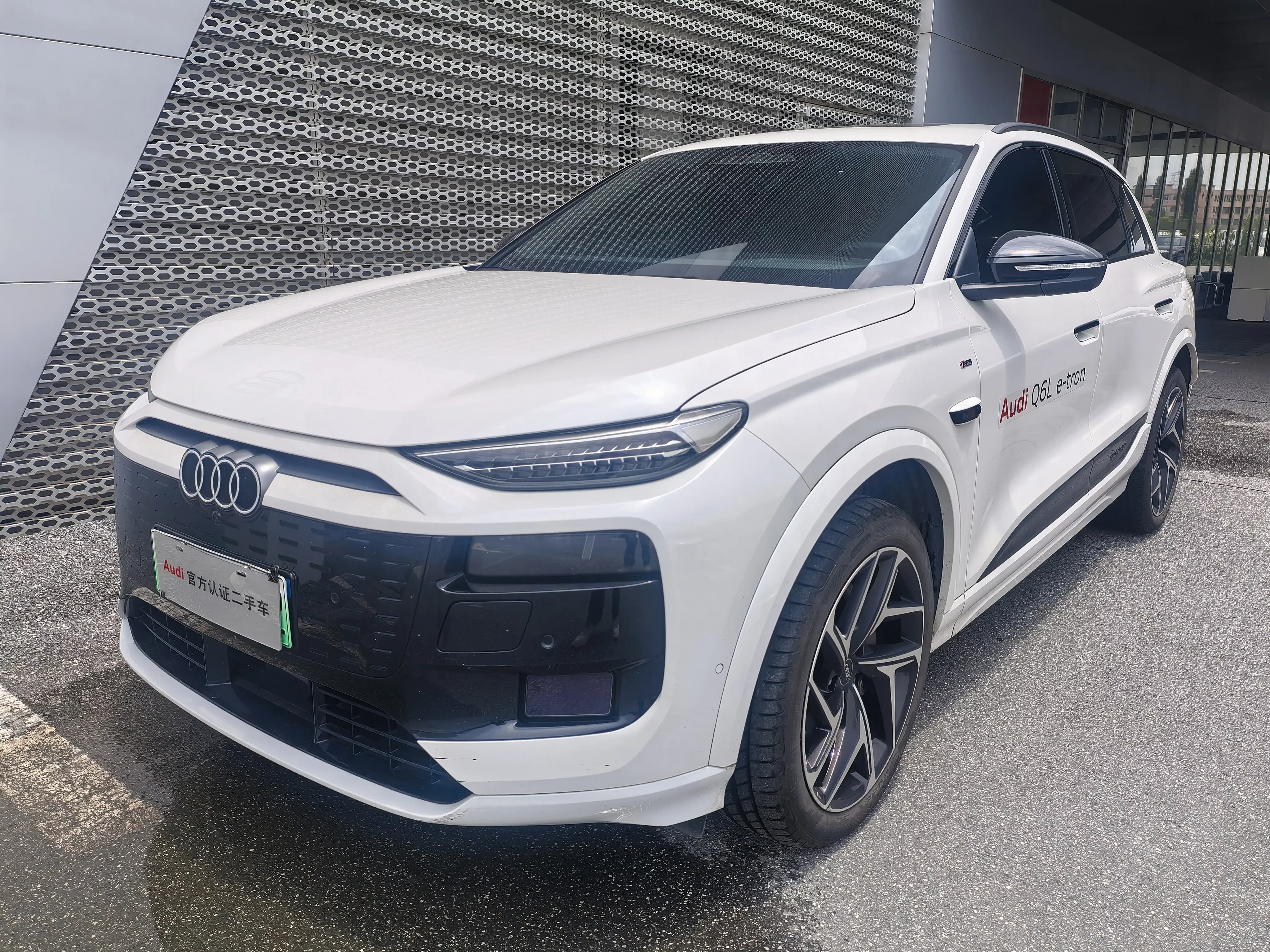Audi Q6L e-tron