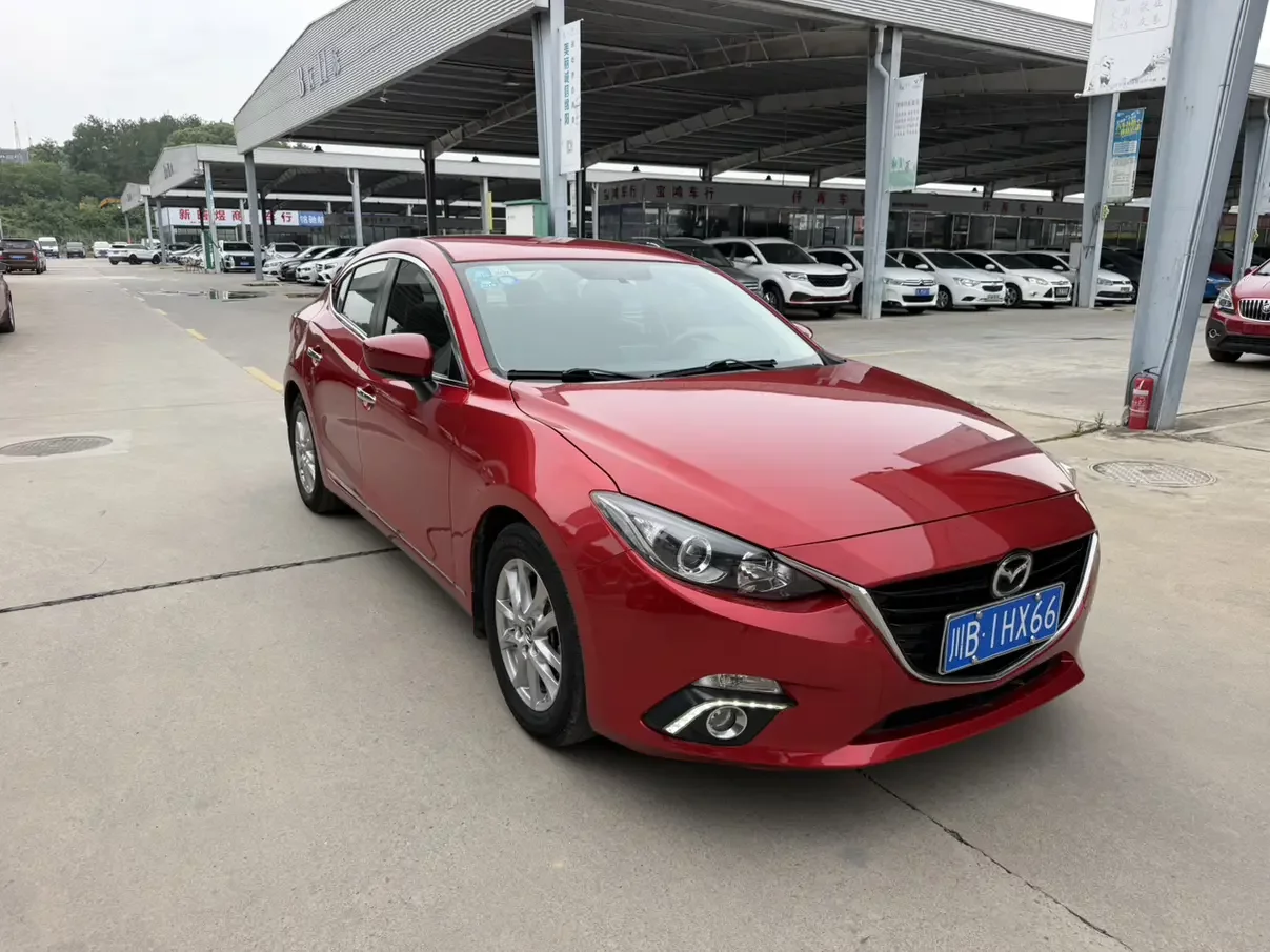 Mazda Axela (3)