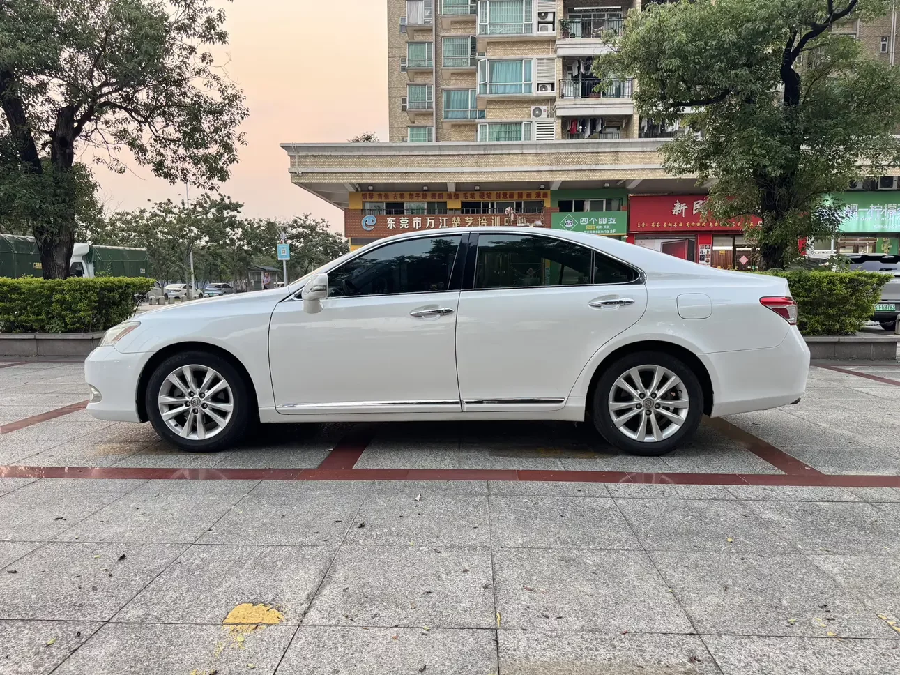 Lexus ES