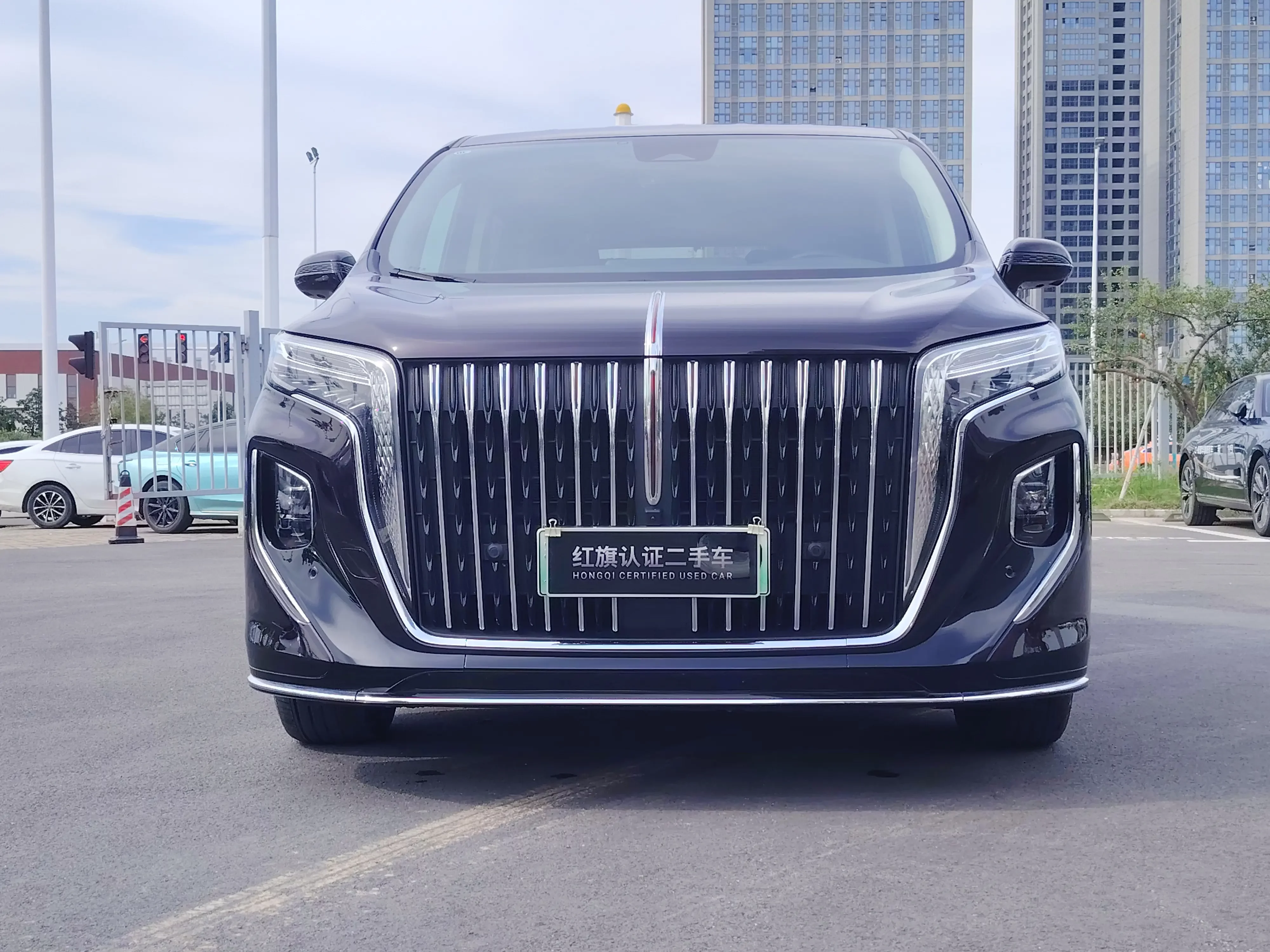 Hongqi HQ9