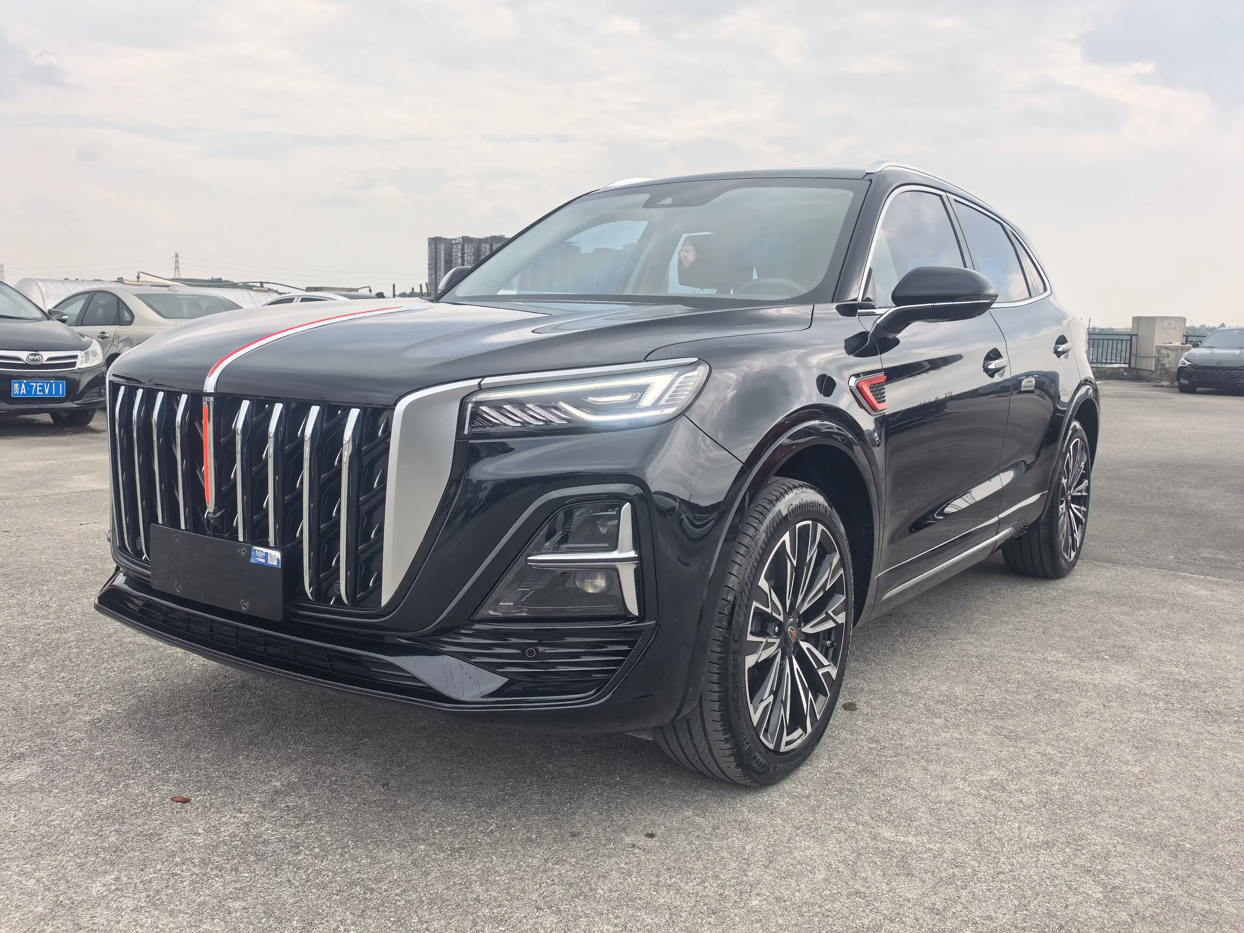 Hongqi HS5