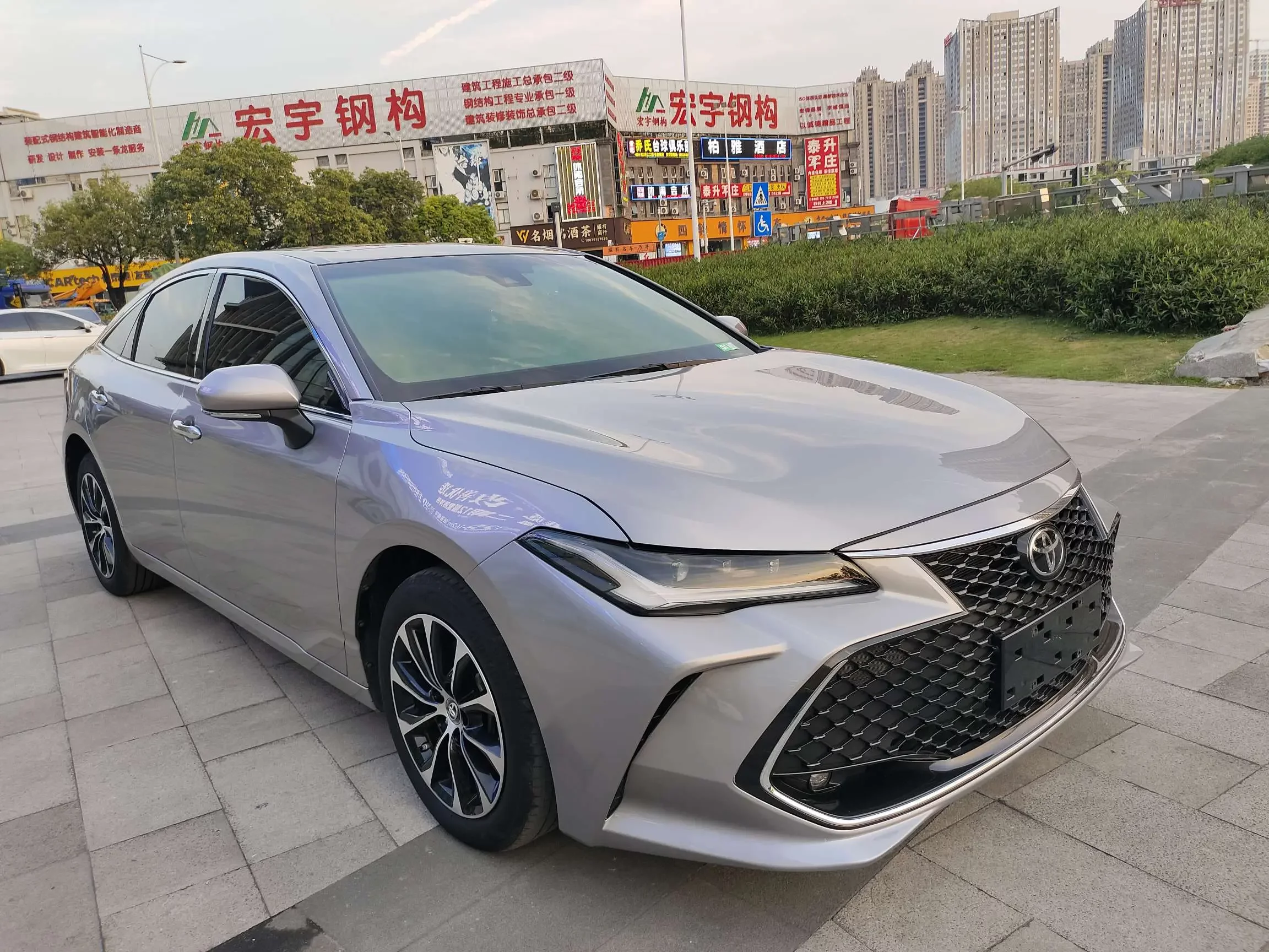 Toyota Avalon (asian dragon)