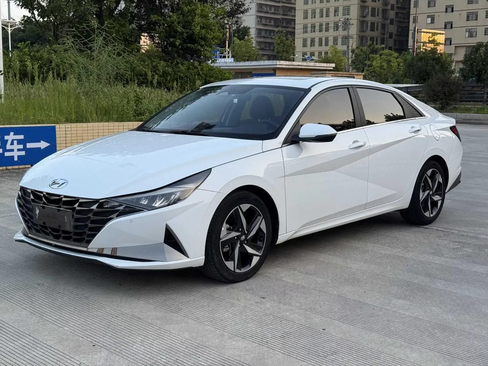 HYUNDAI ELANTRA
