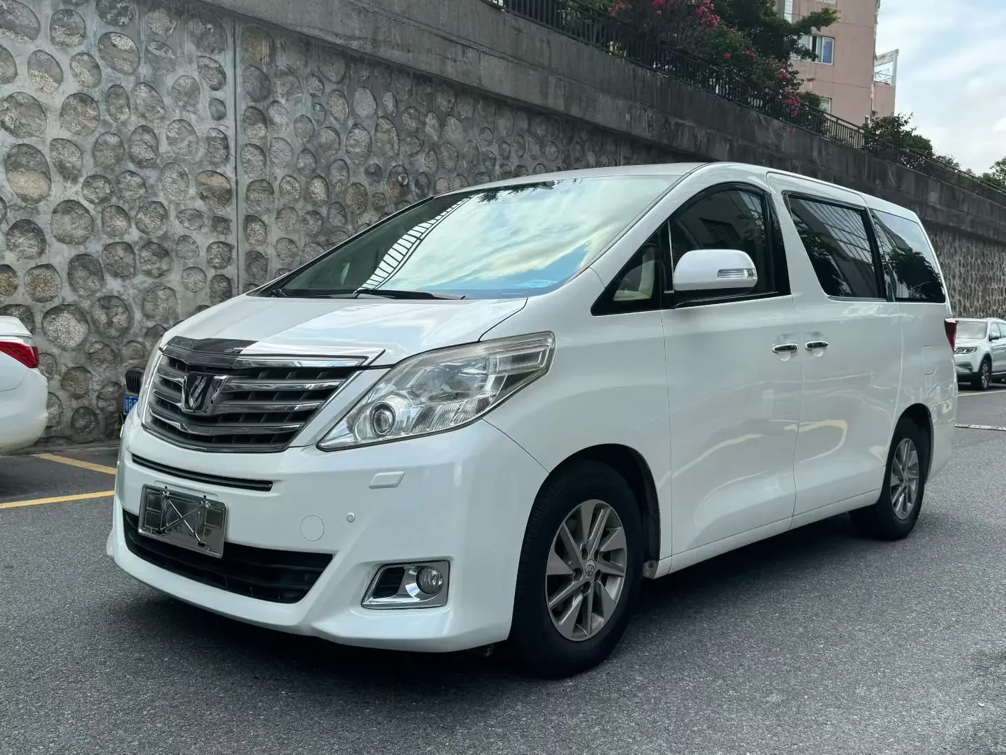 Toyota Alphard (Elfa)