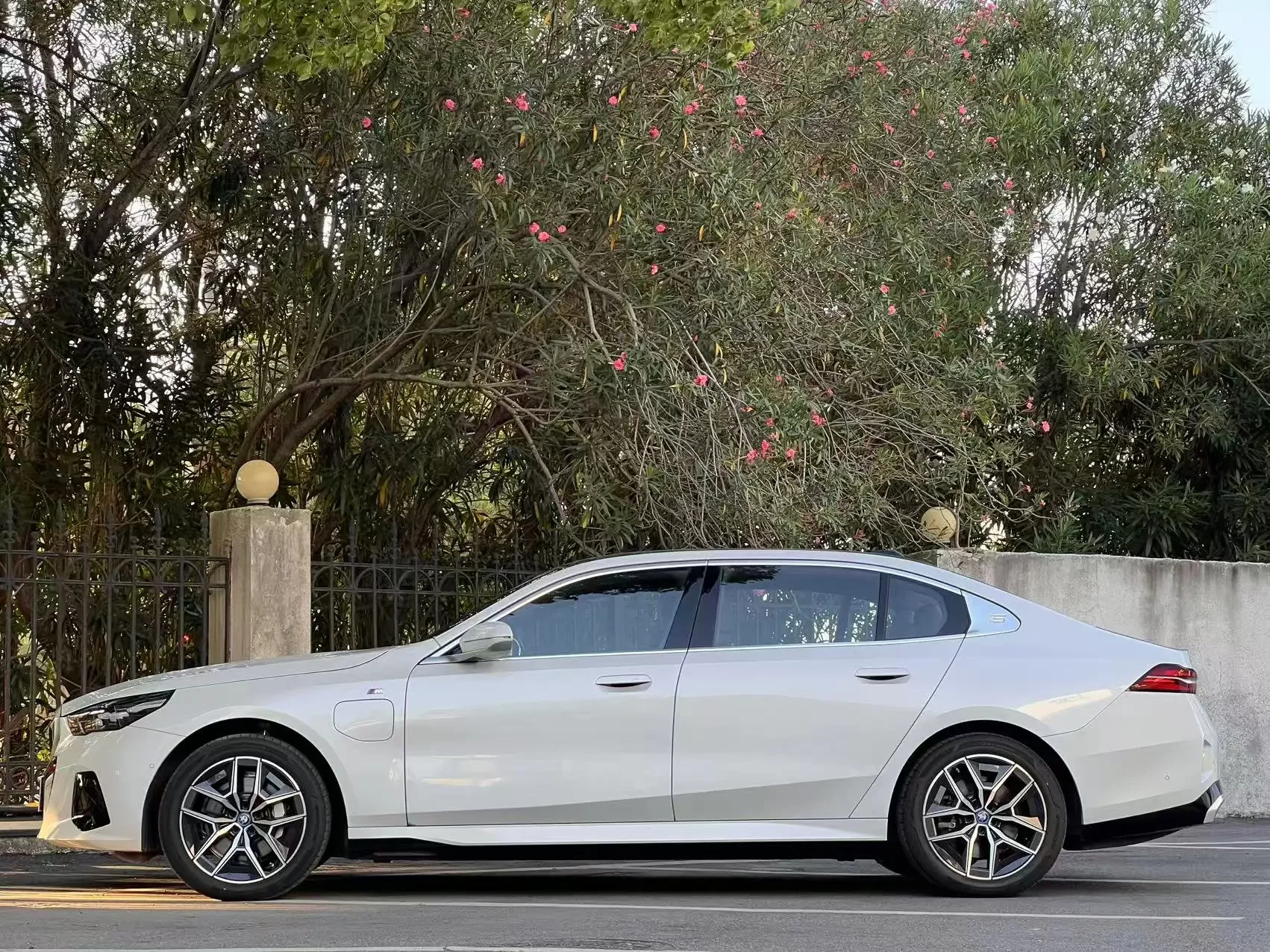 BMW i5
