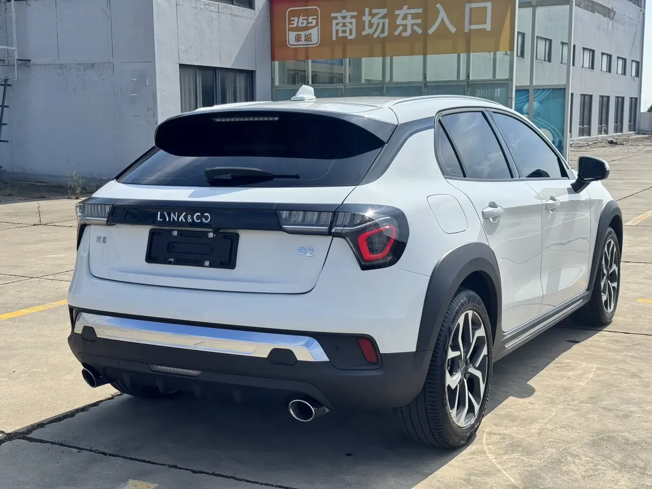 Lynk & Co 02