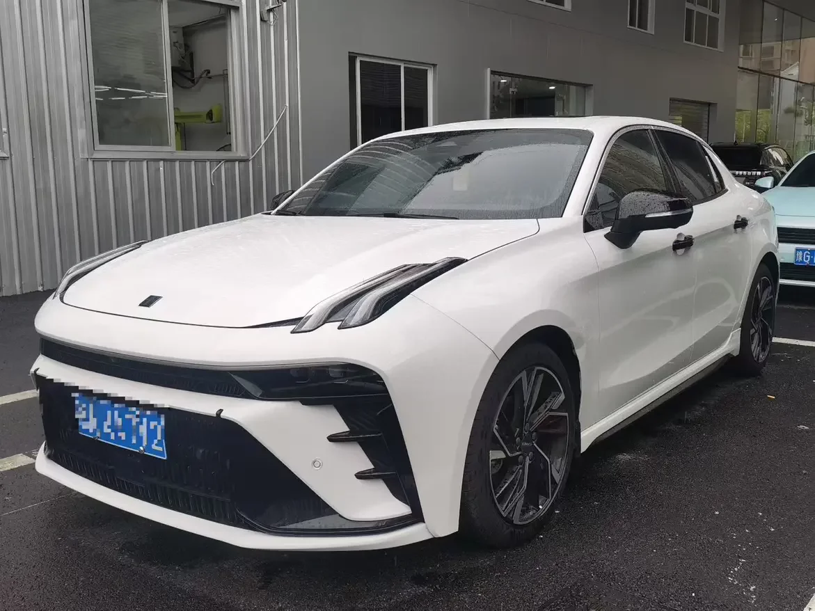 Lynk & Co 03