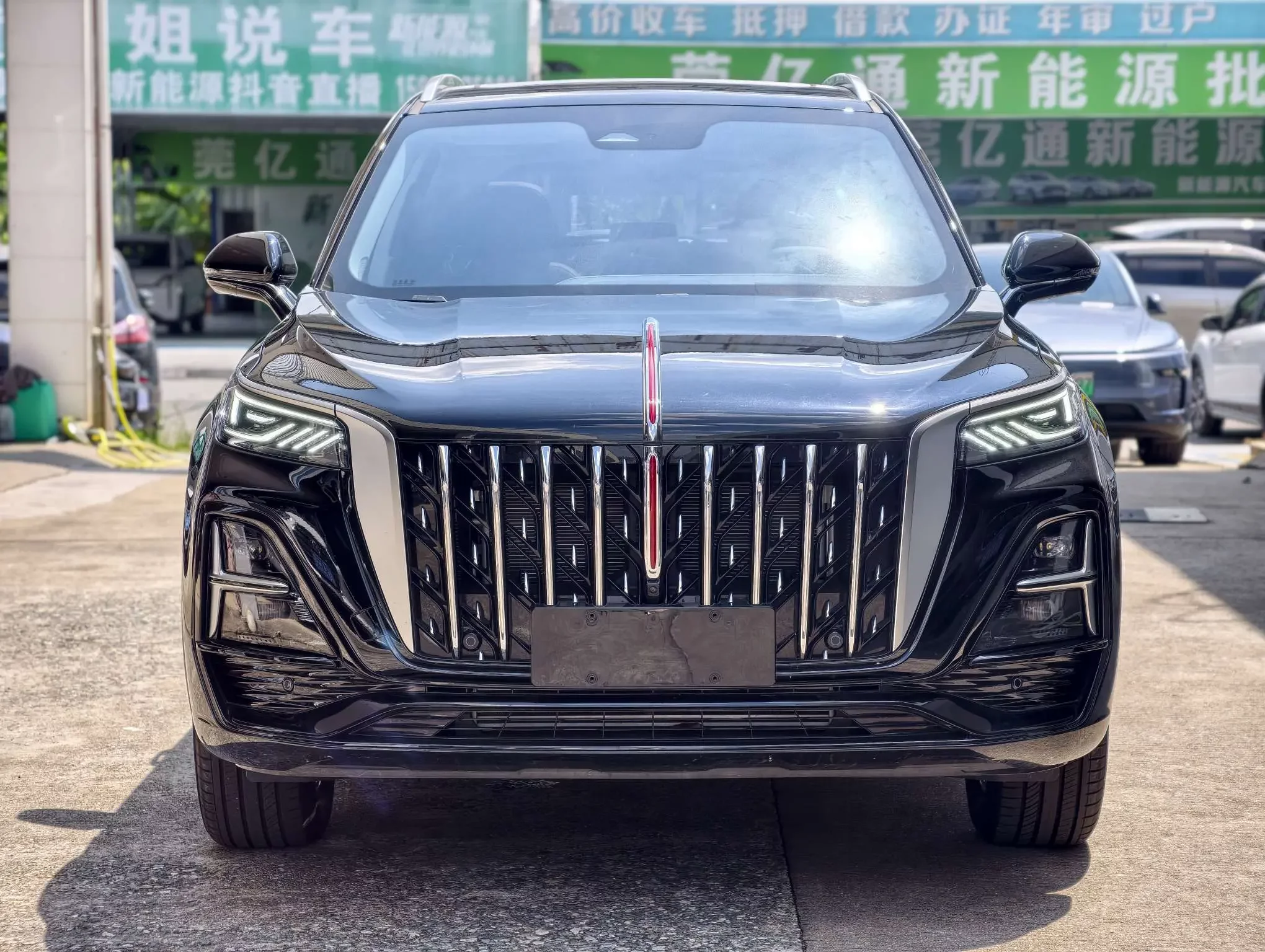 Hongqi HS5