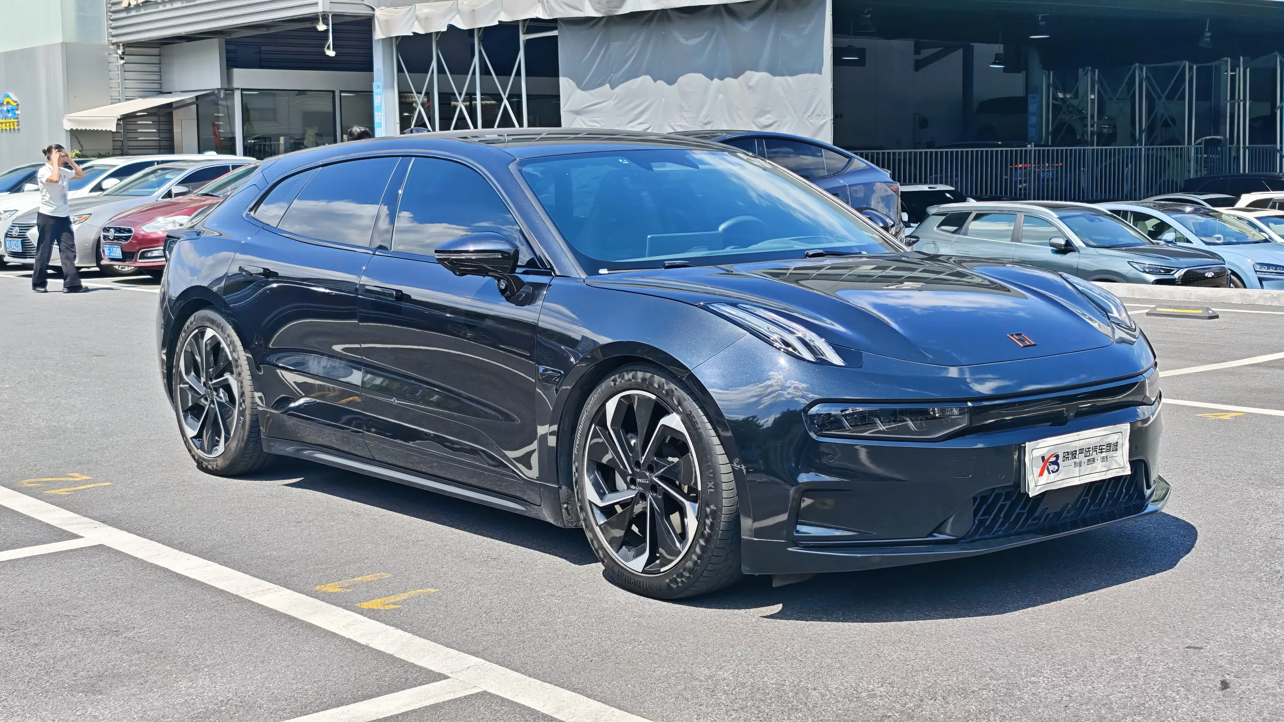 ZEEKR 001
