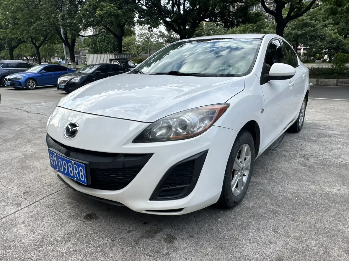 Mazda Axela (3)