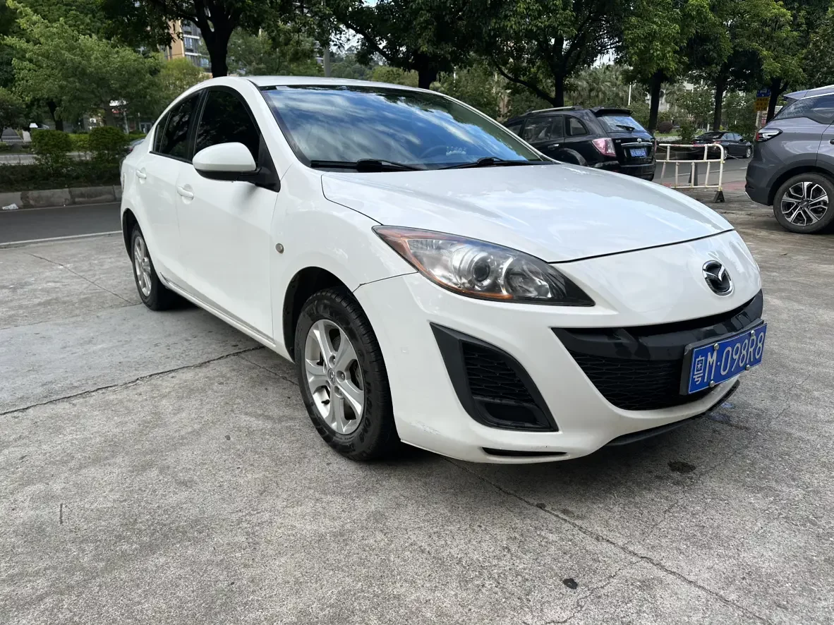 Mazda Axela (3)