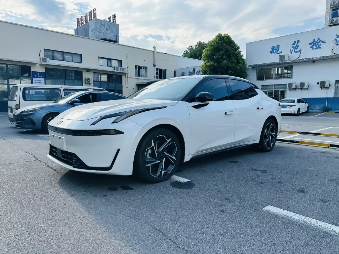Lynk & Co 07 EM-P