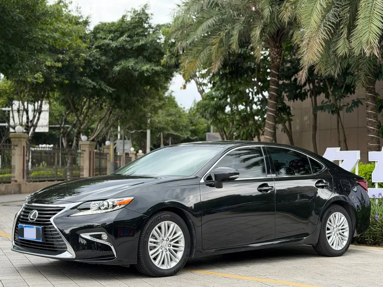 Lexus ES