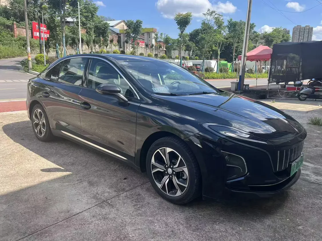 Hongqi E-QM5
