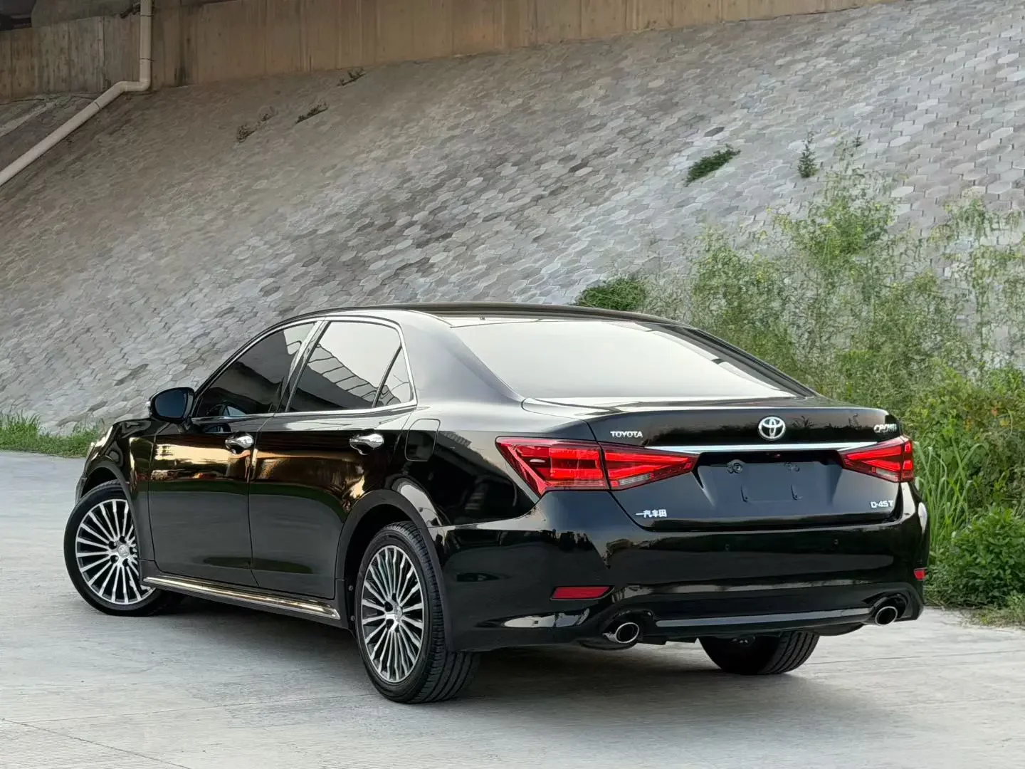 Toyota crown