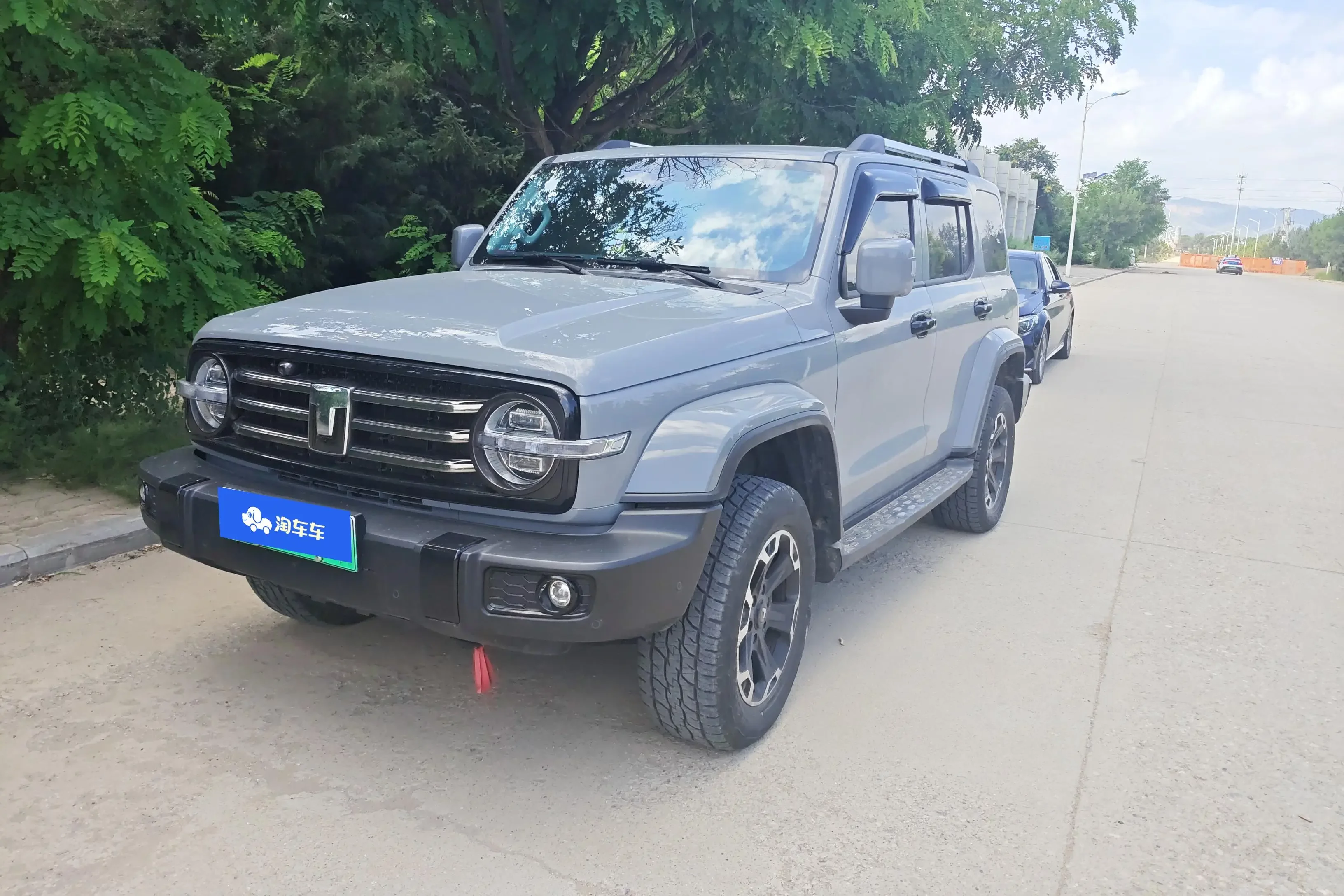 Tank 300 Hi4-T