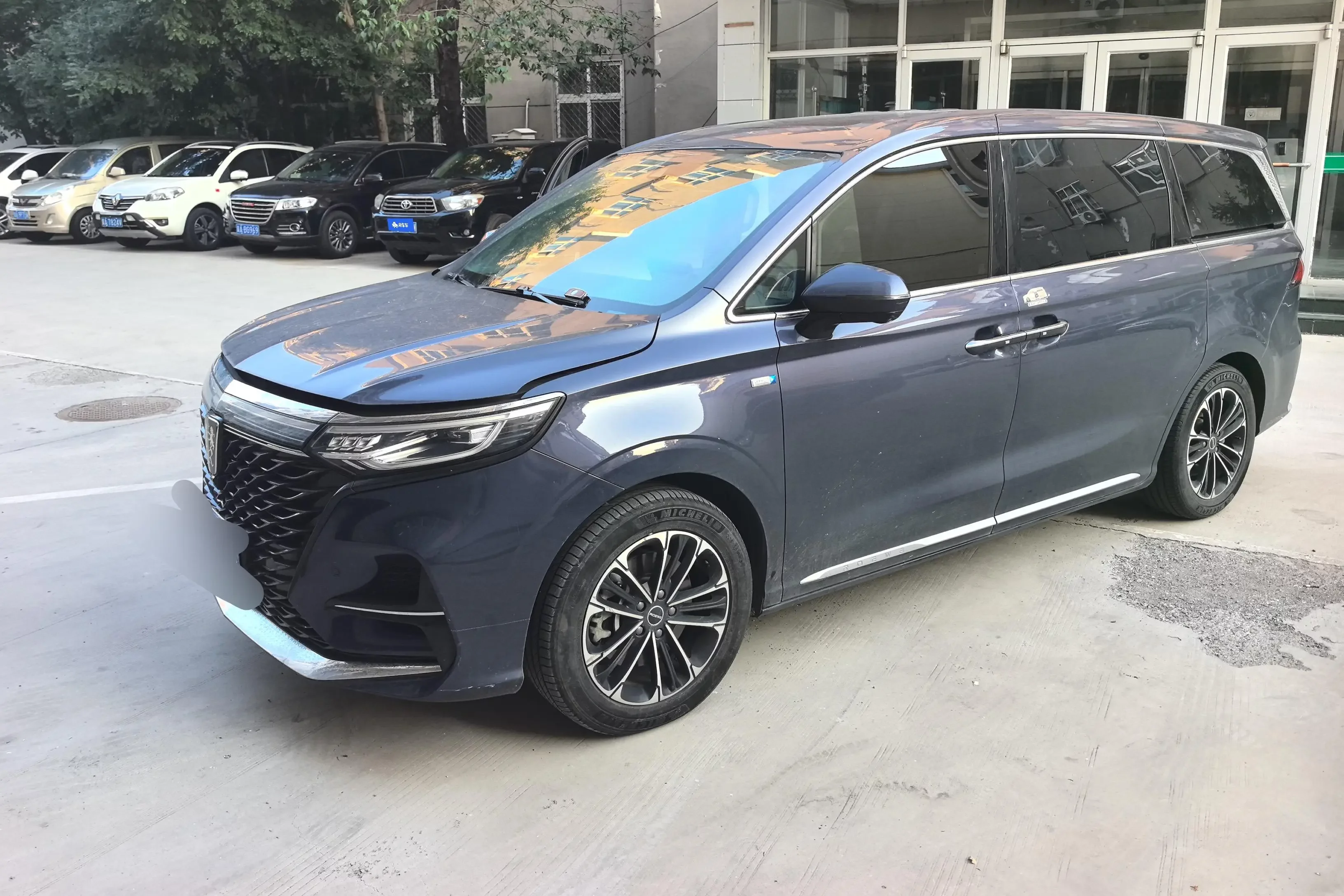 Roewe iMAX8