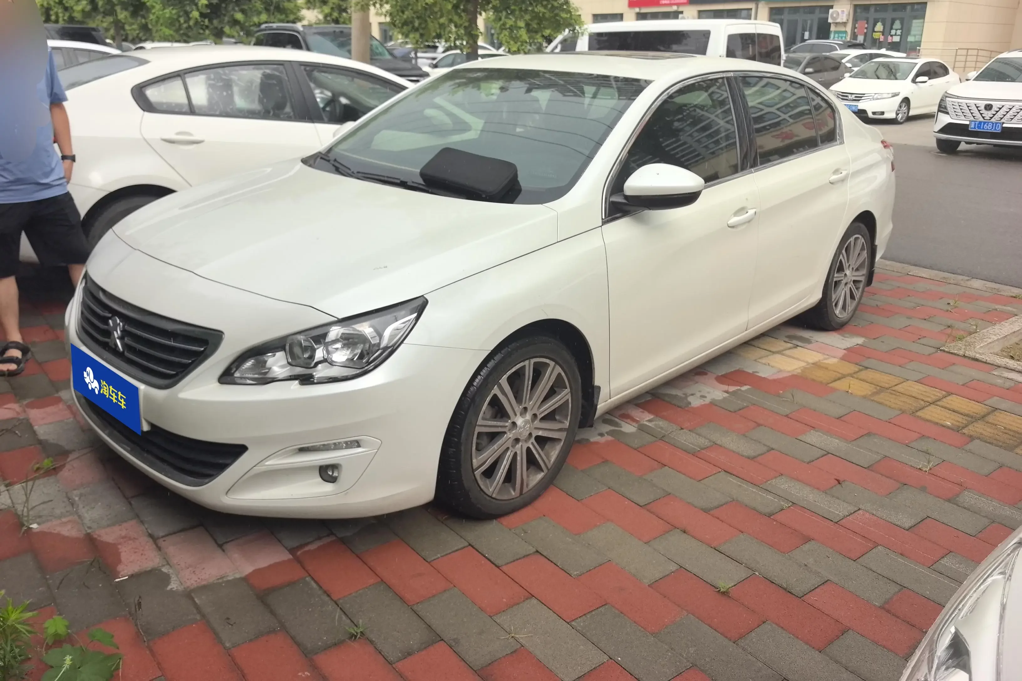 Peugeot 408