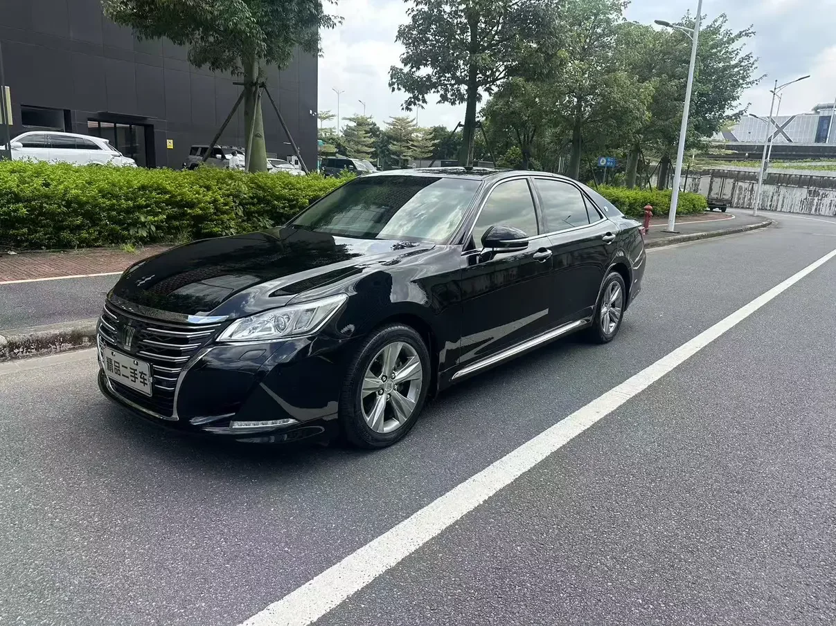 Toyota crown