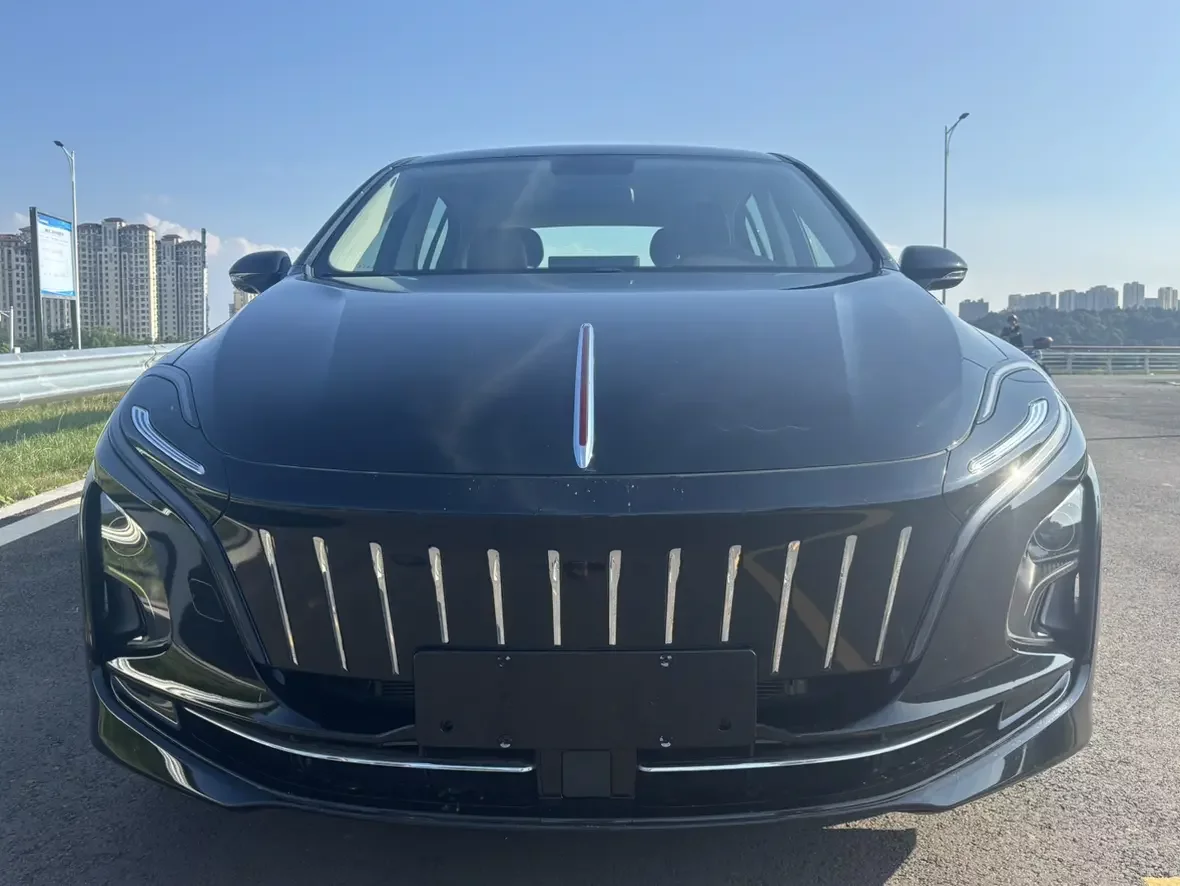 Hongqi E-QM5