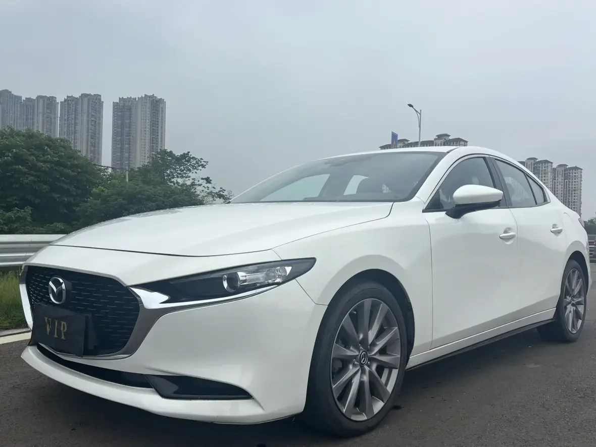 Mazda Axela (3)