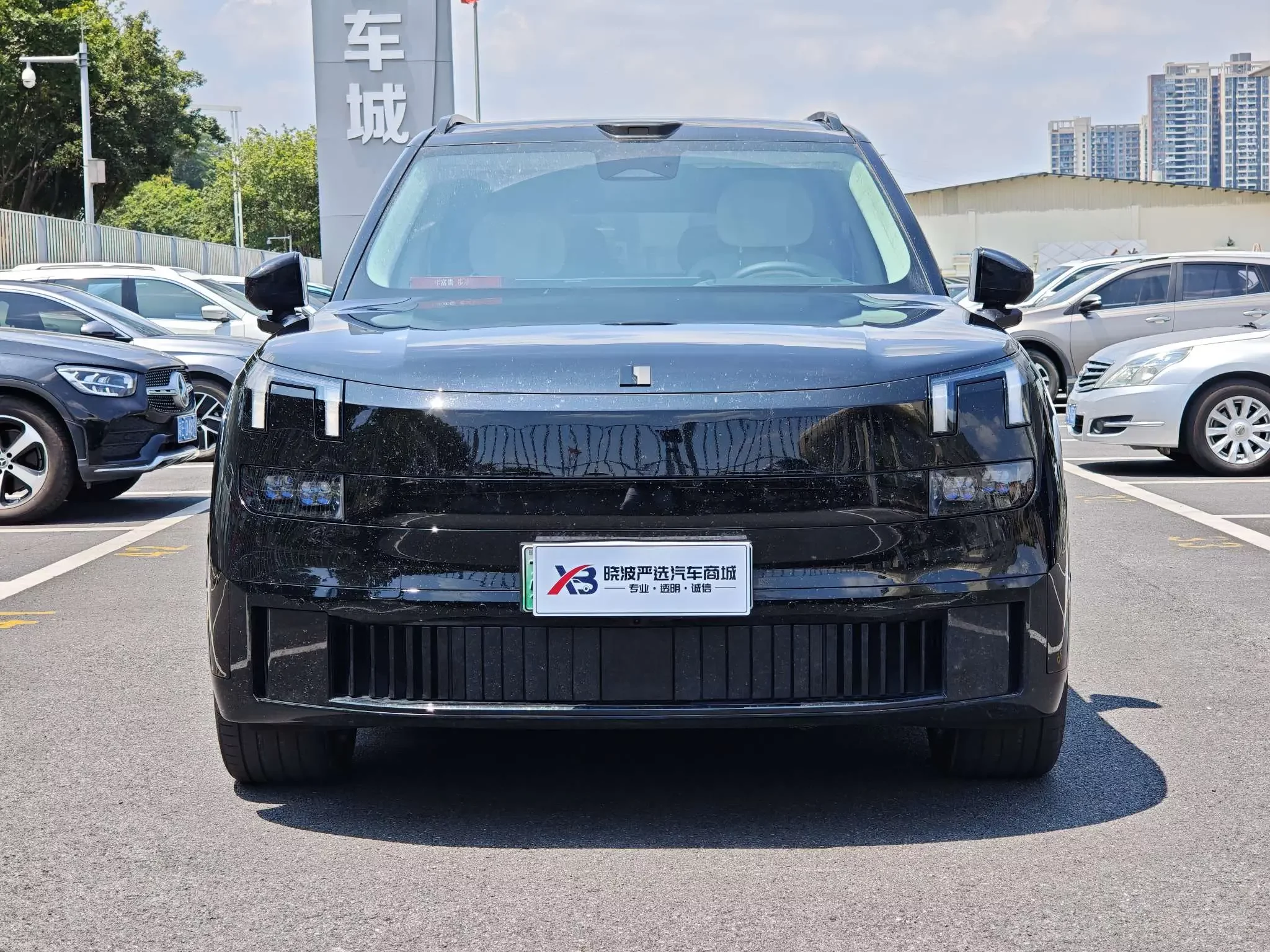 Lynk & Co 900