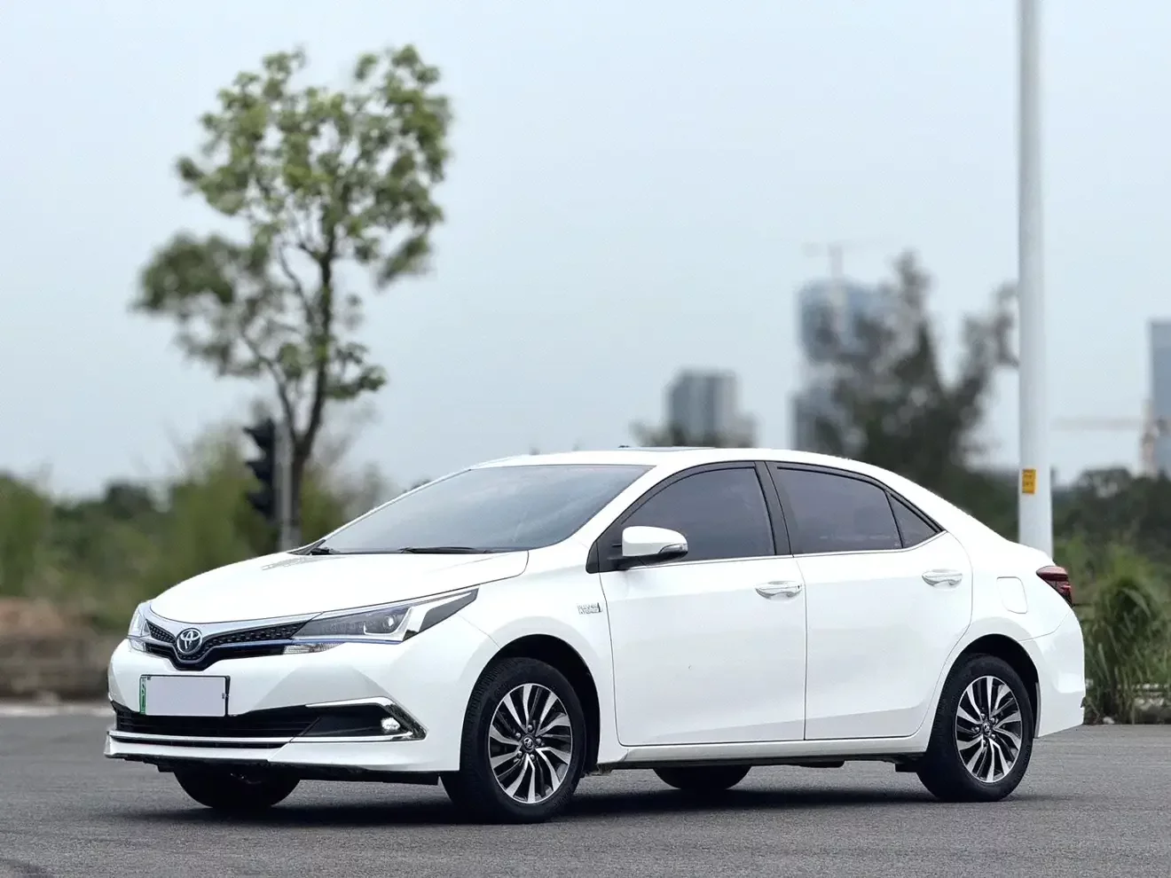 Toyota Corolla Dual Engine E+