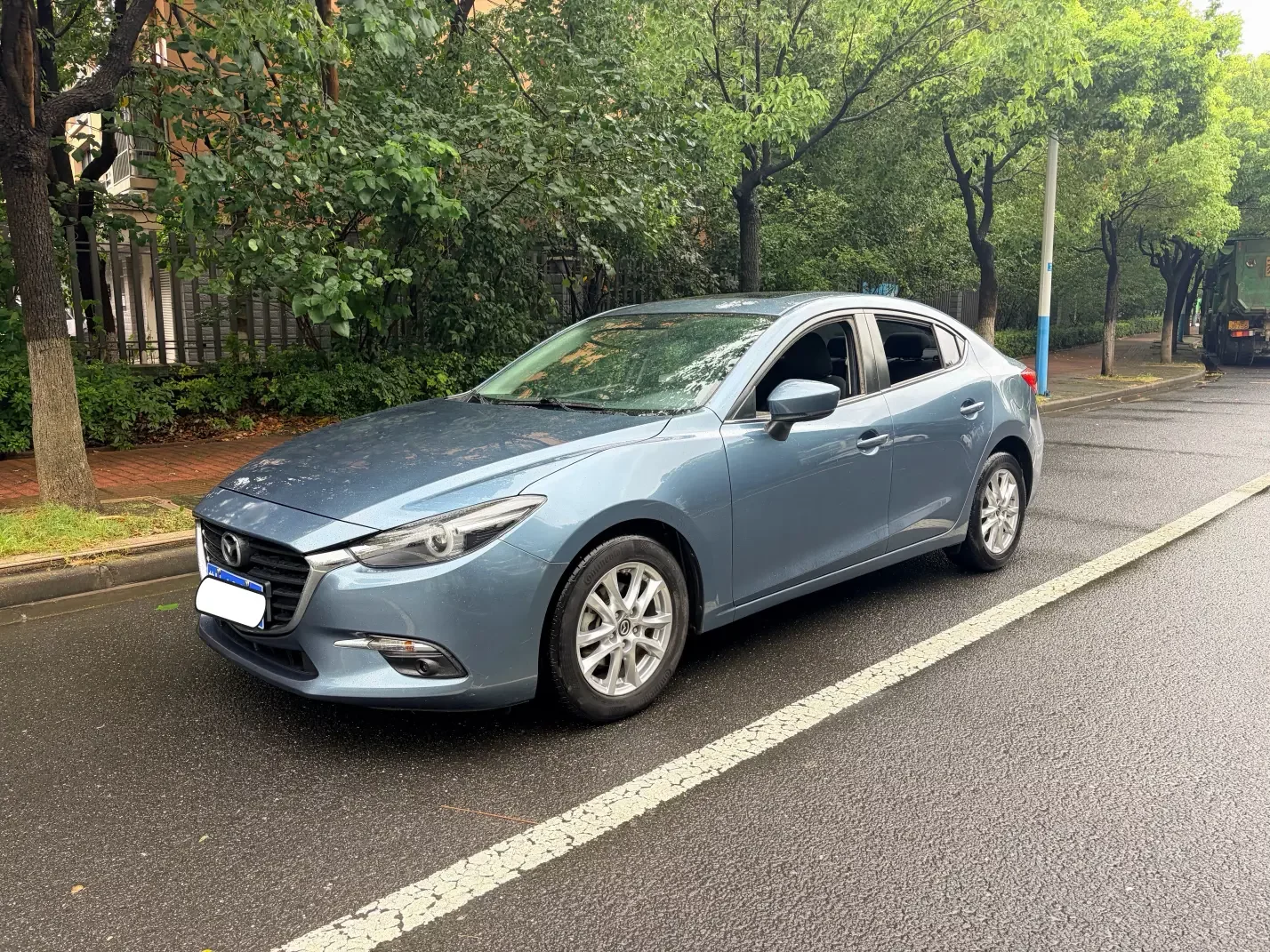 Mazda Axela (3)