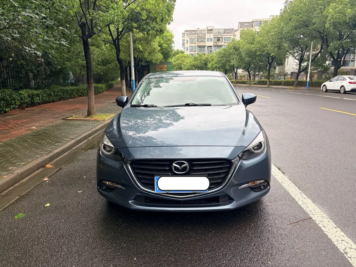 Mazda Axela (3)