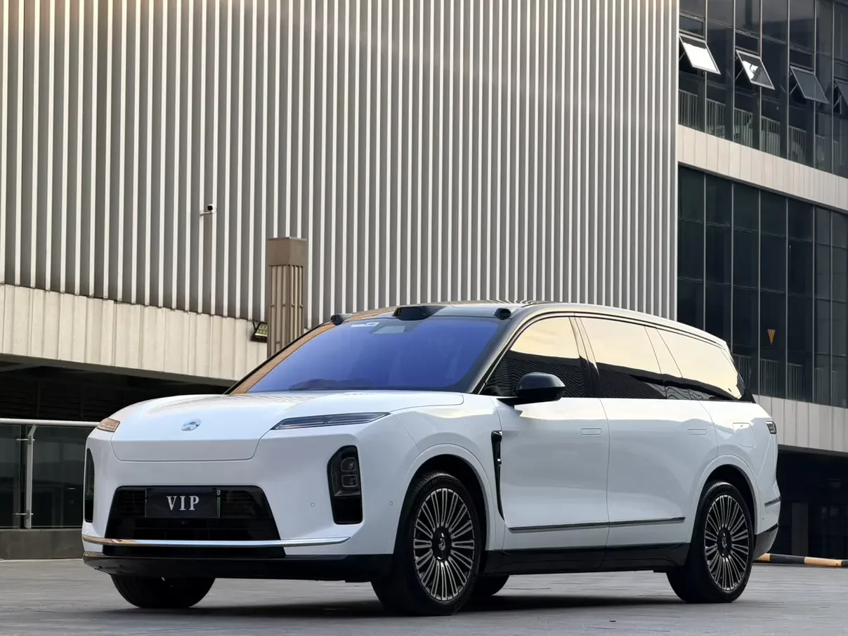 NIO ES8