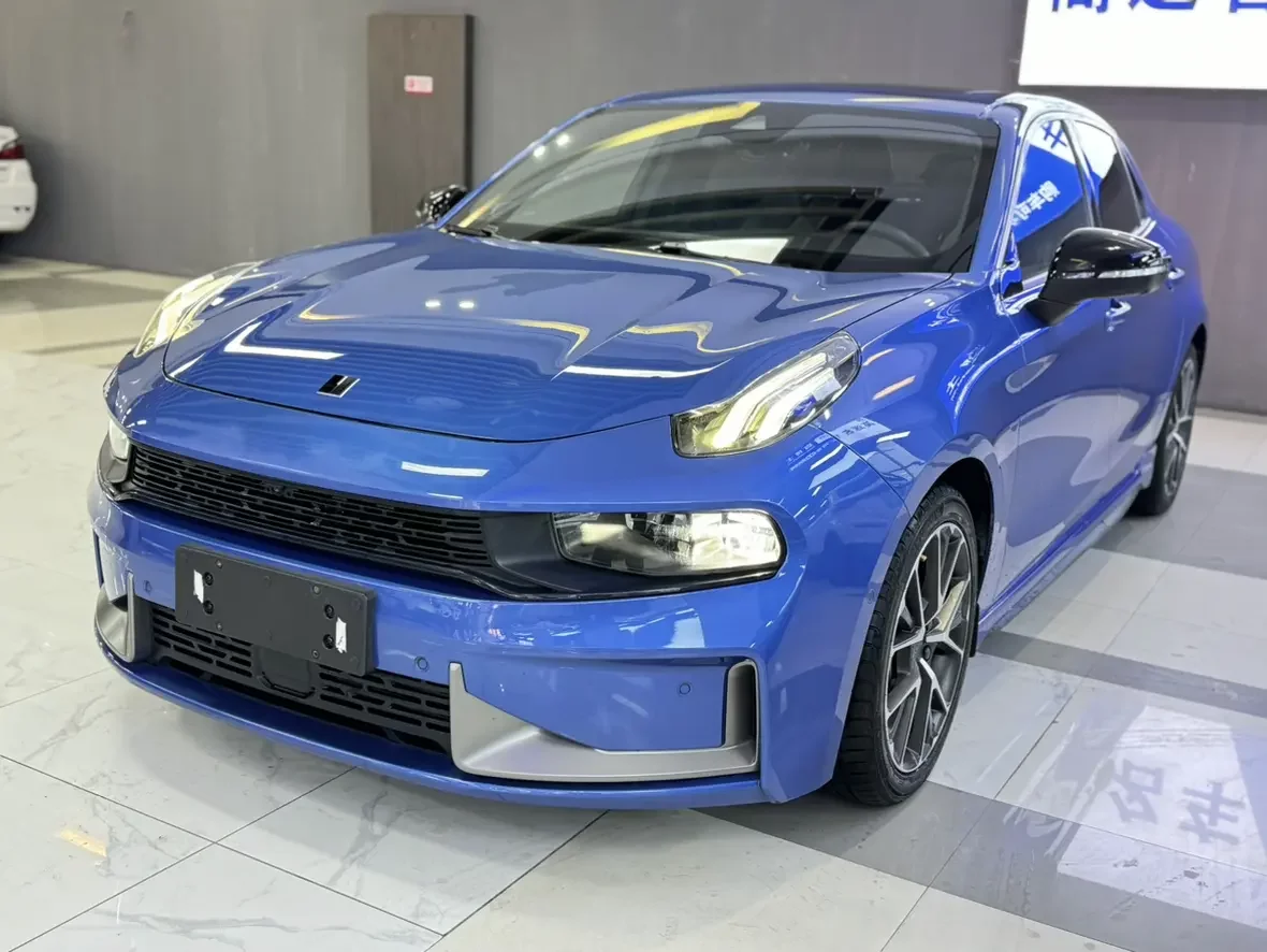 Lynk & Co 03