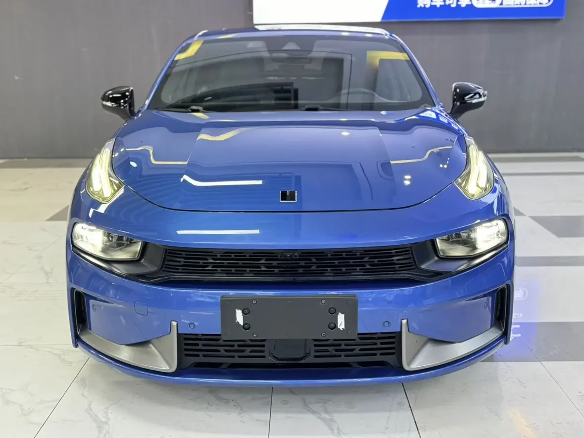 Lynk & Co 03